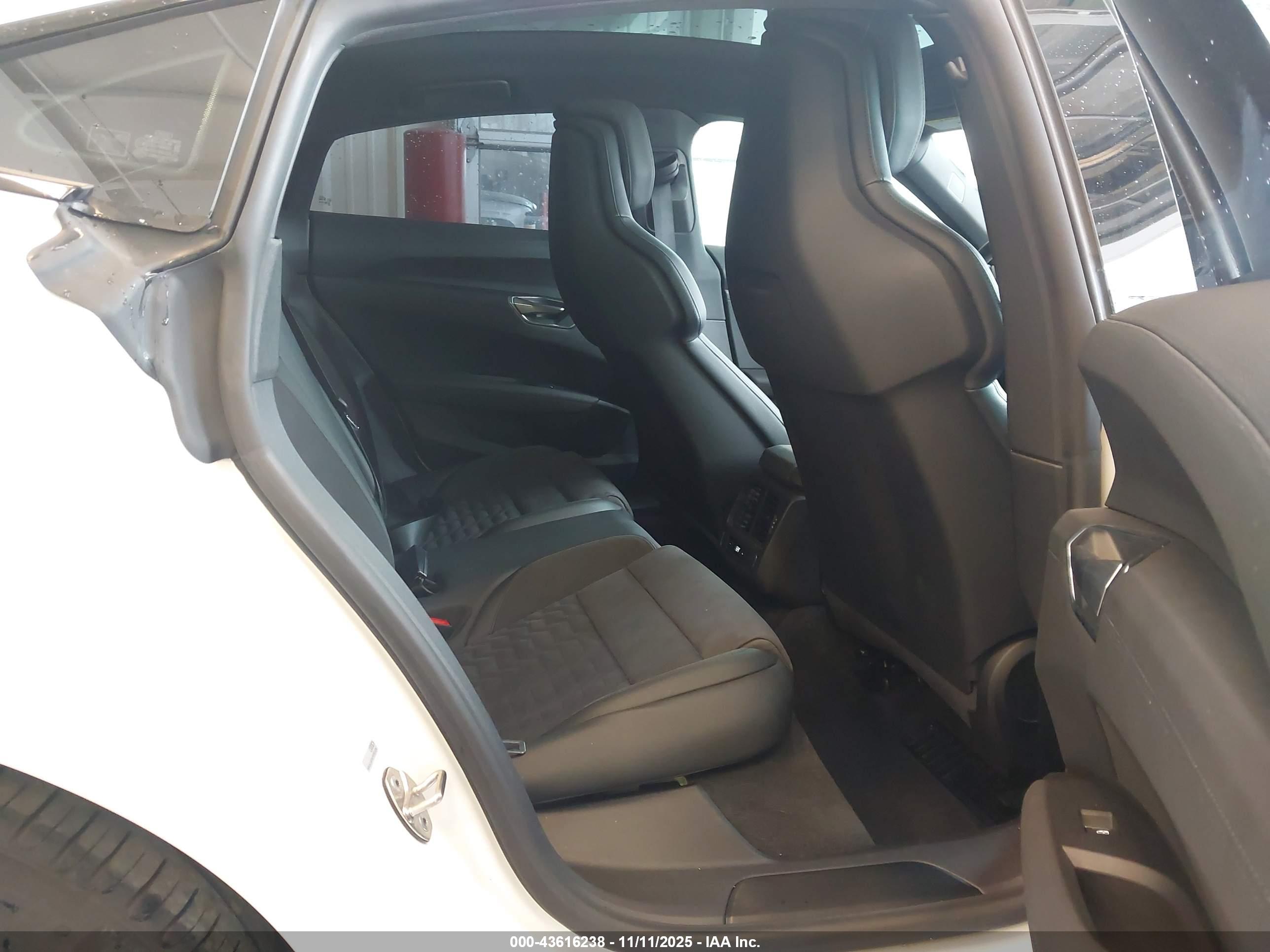 AUDI E-TRON image 8