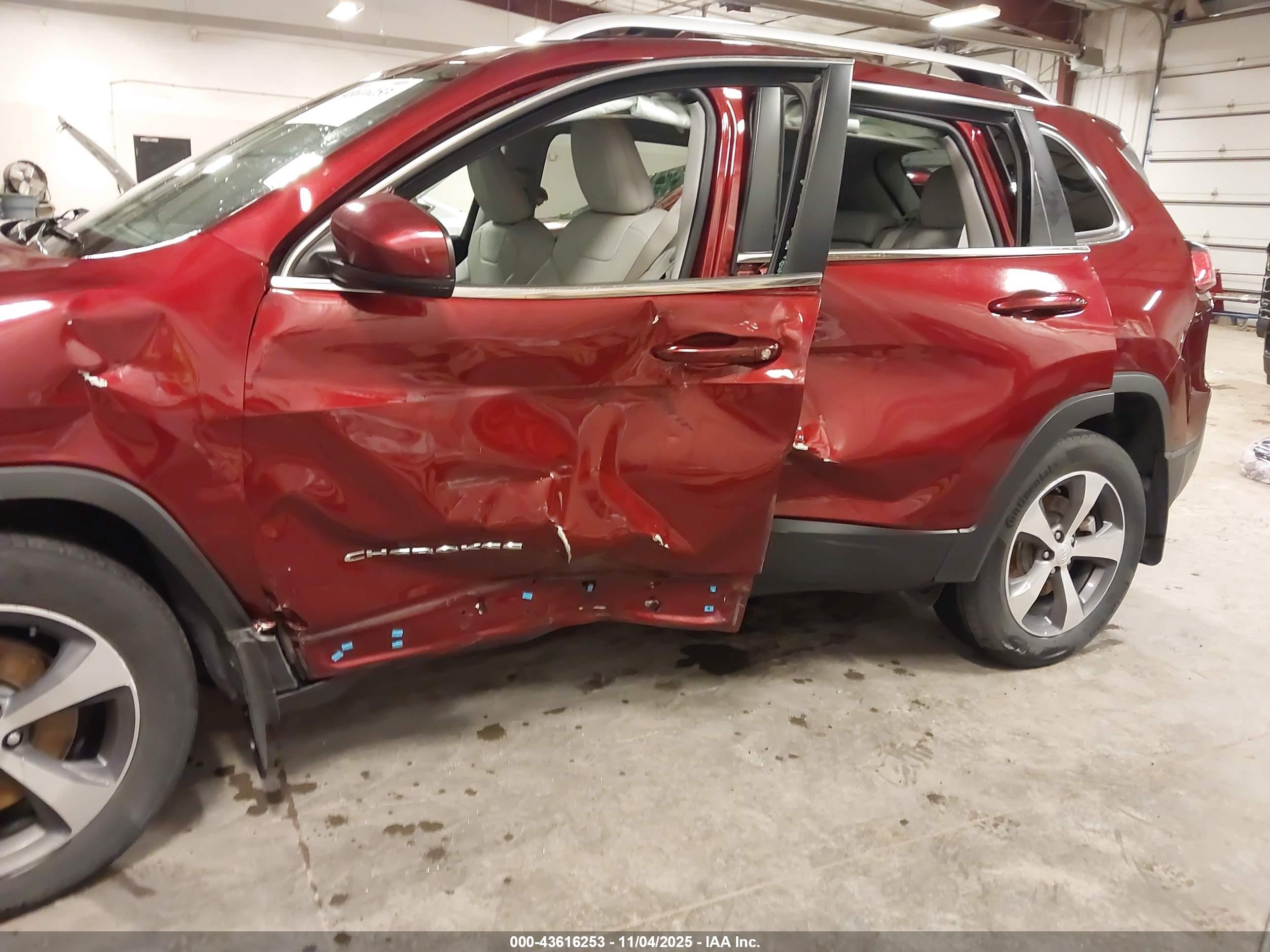 JEEP CHEROKEE image 6