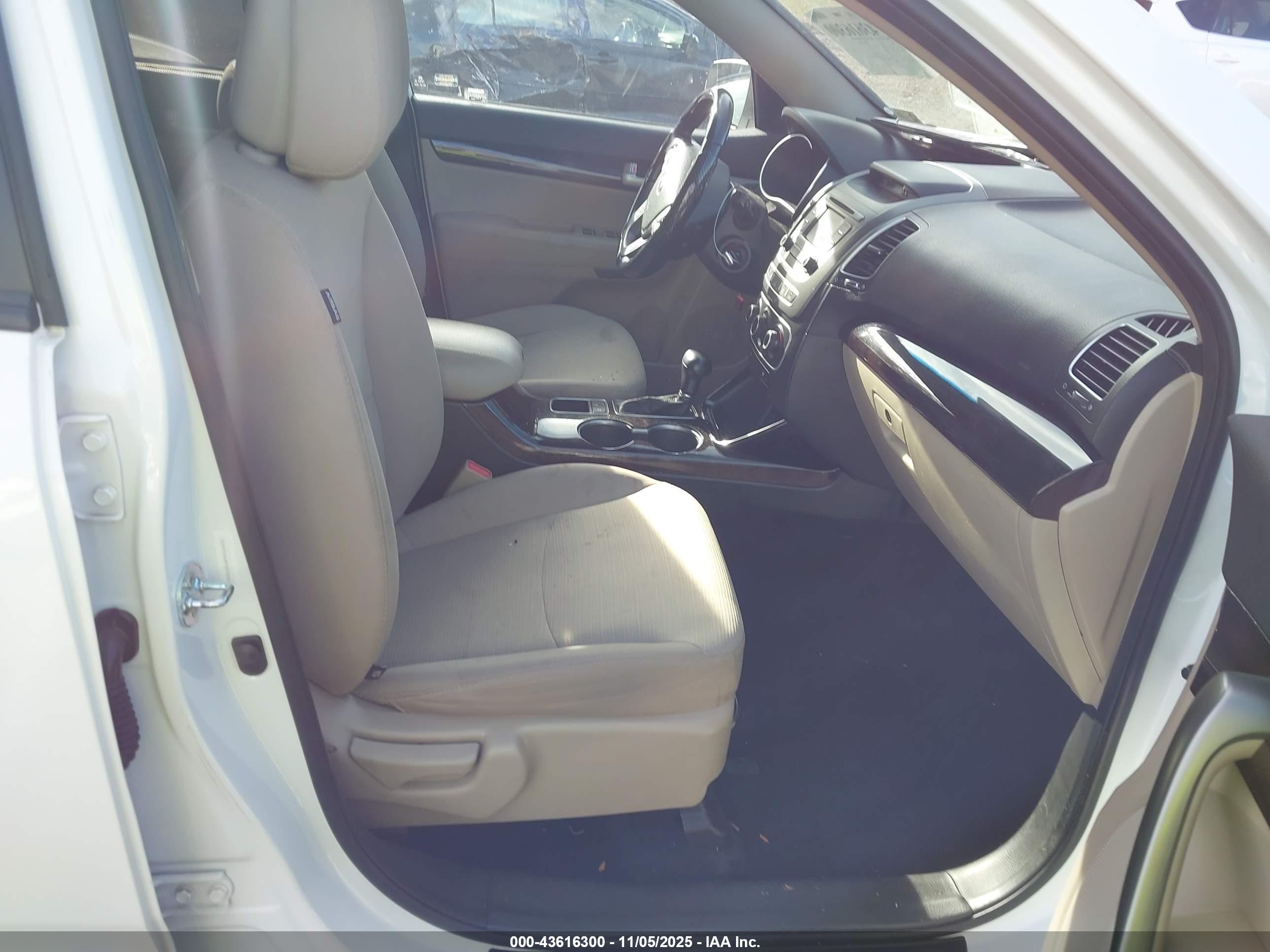 KIA SORENTO image 5