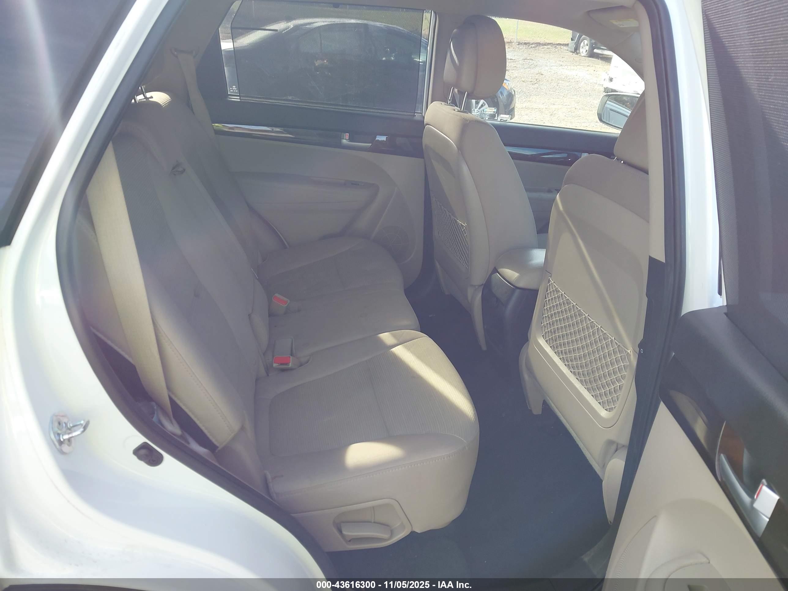 KIA SORENTO image 8