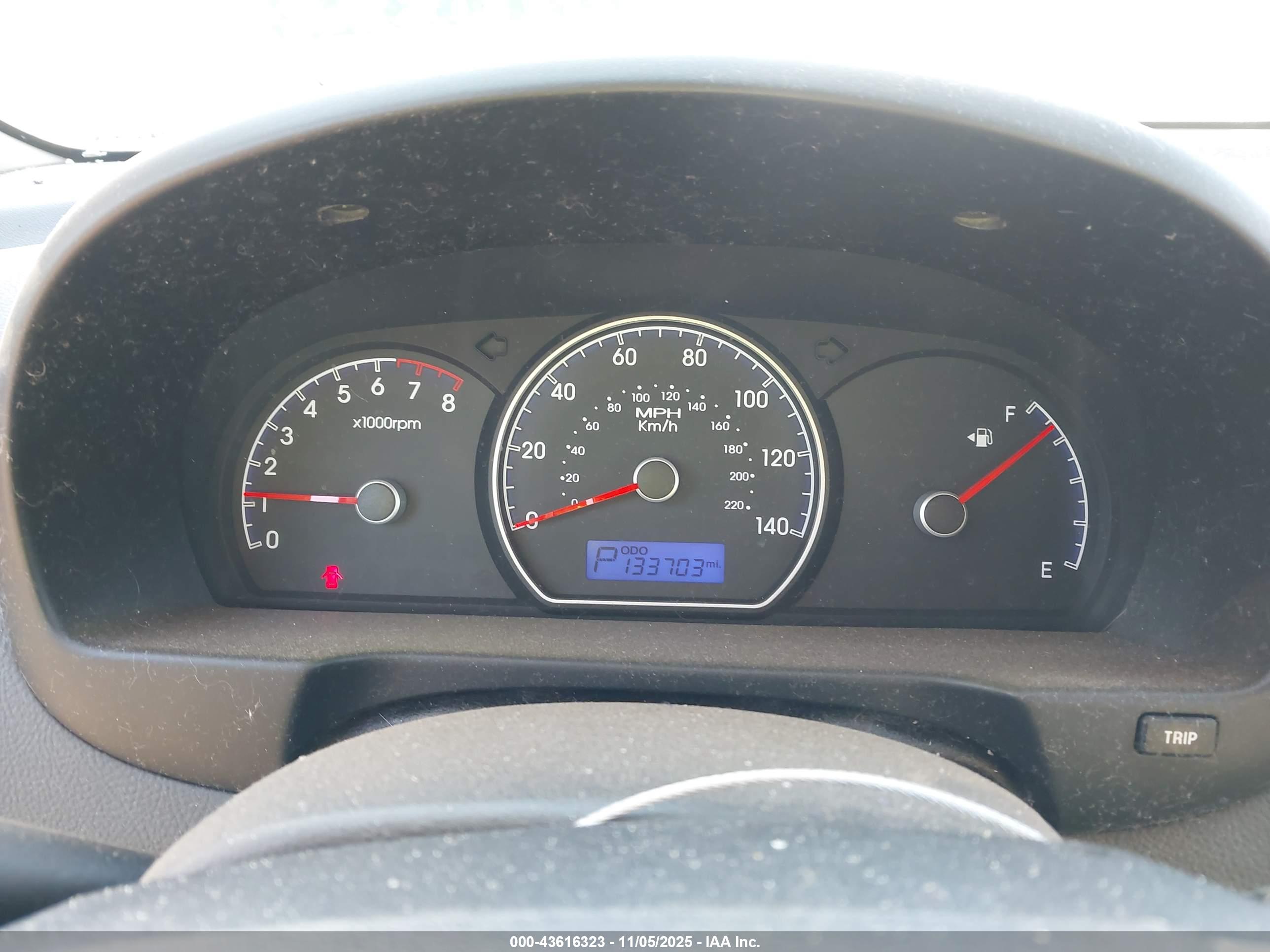 HYUNDAI ELANTRA image 7