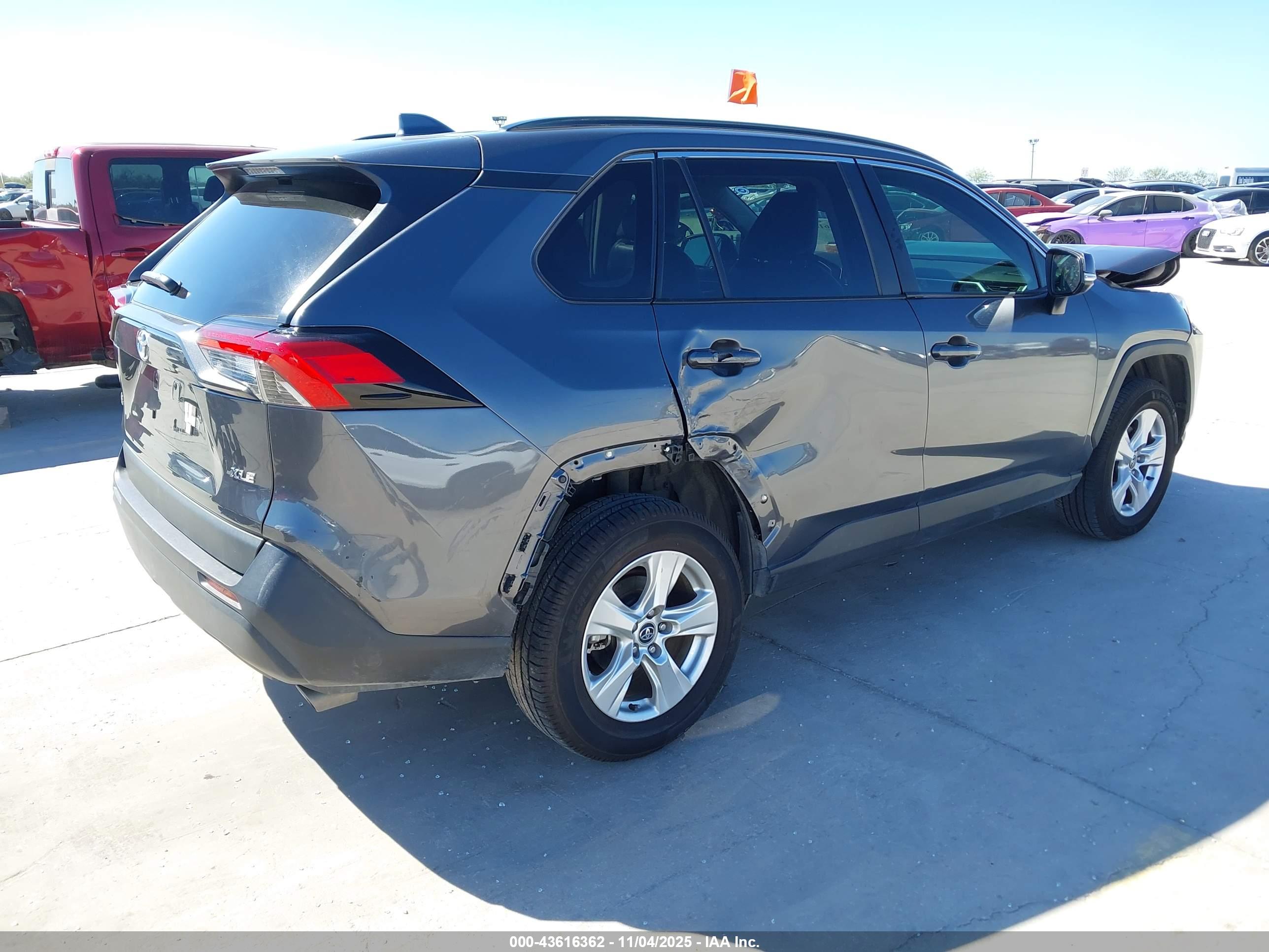 TOYOTA RAV4 image 4
