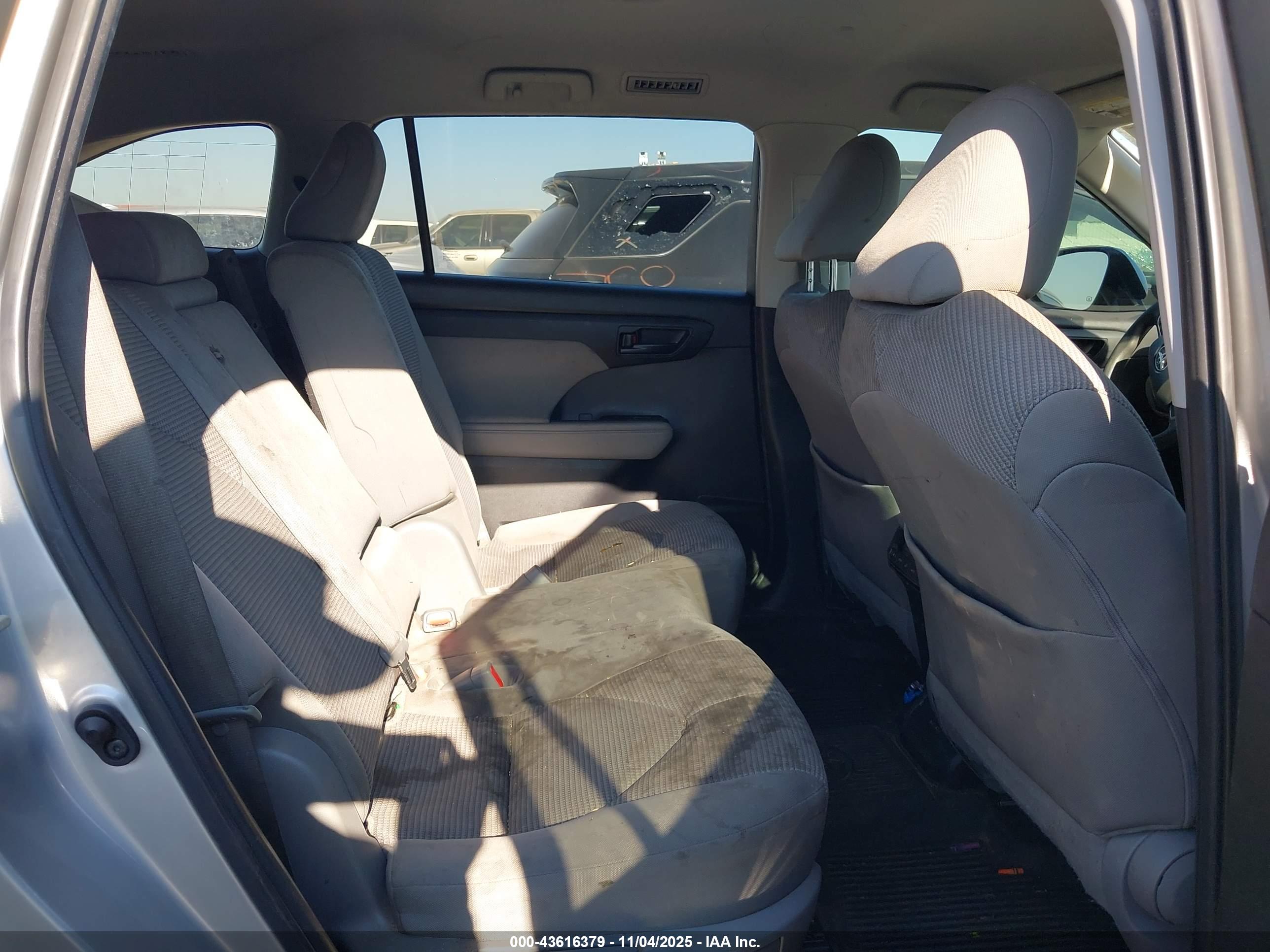 TOYOTA HIGHLANDER image 8