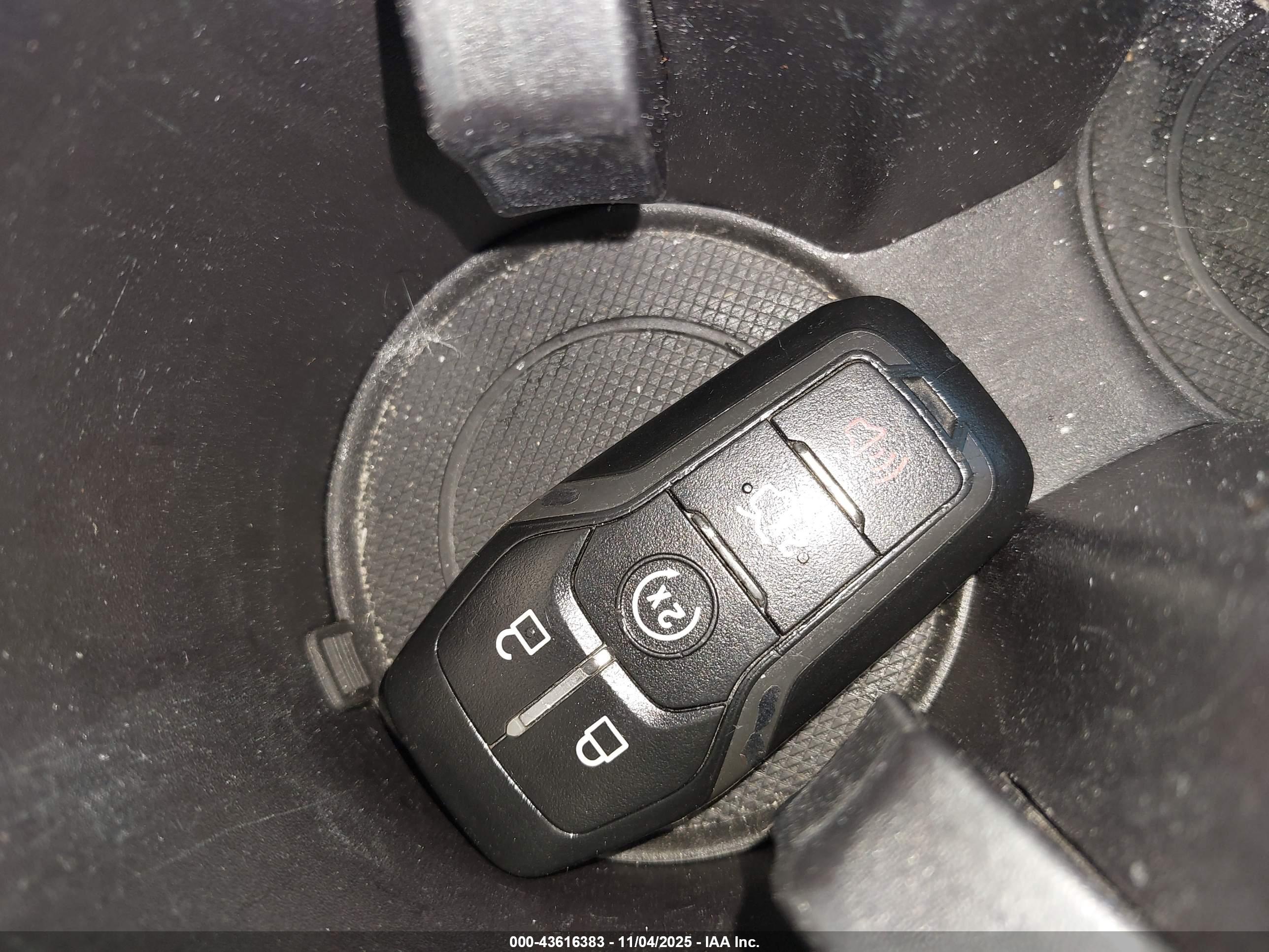 FORD FUSION image 11