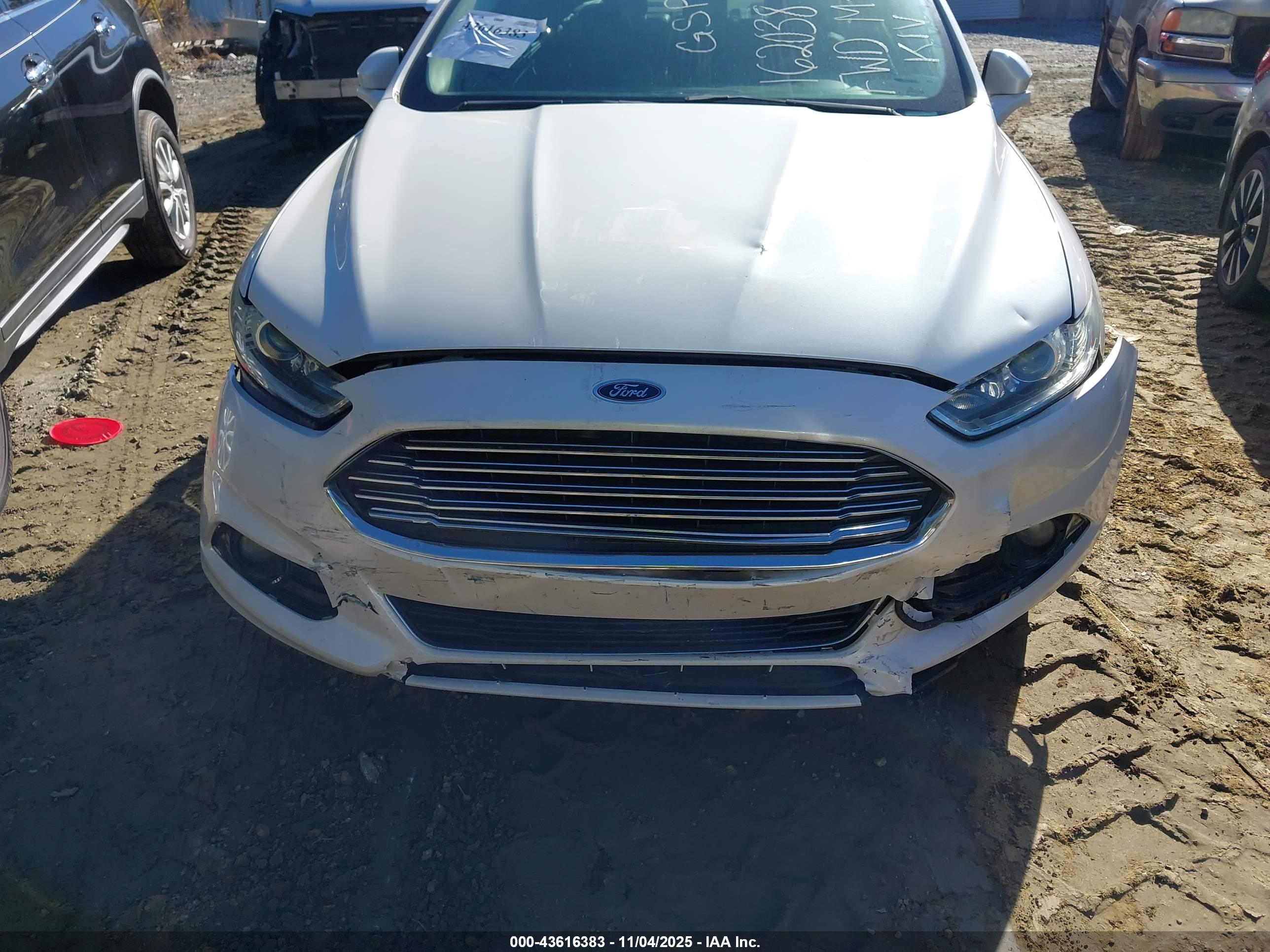 FORD FUSION image 6