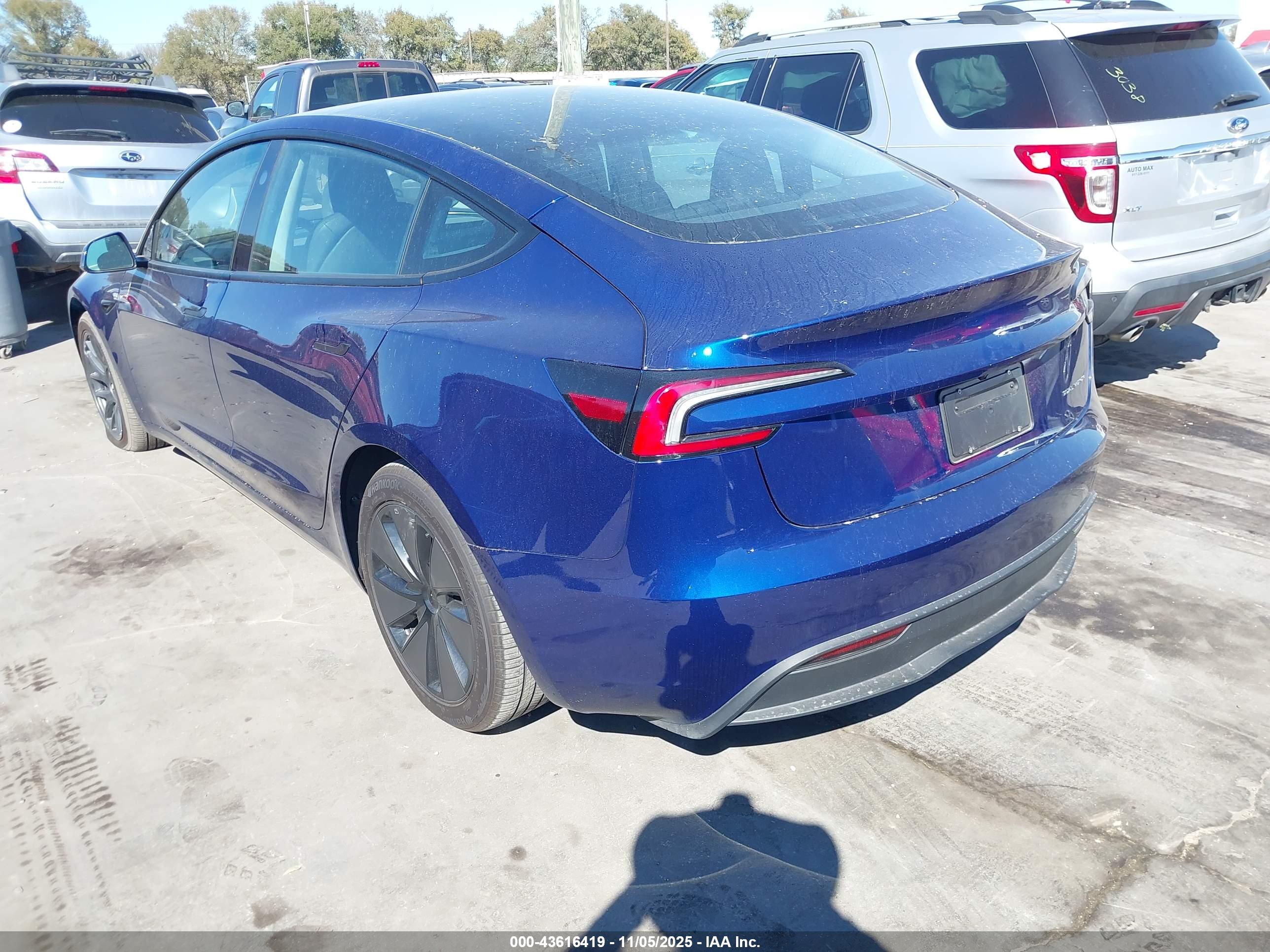 TESLA MODEL image 3