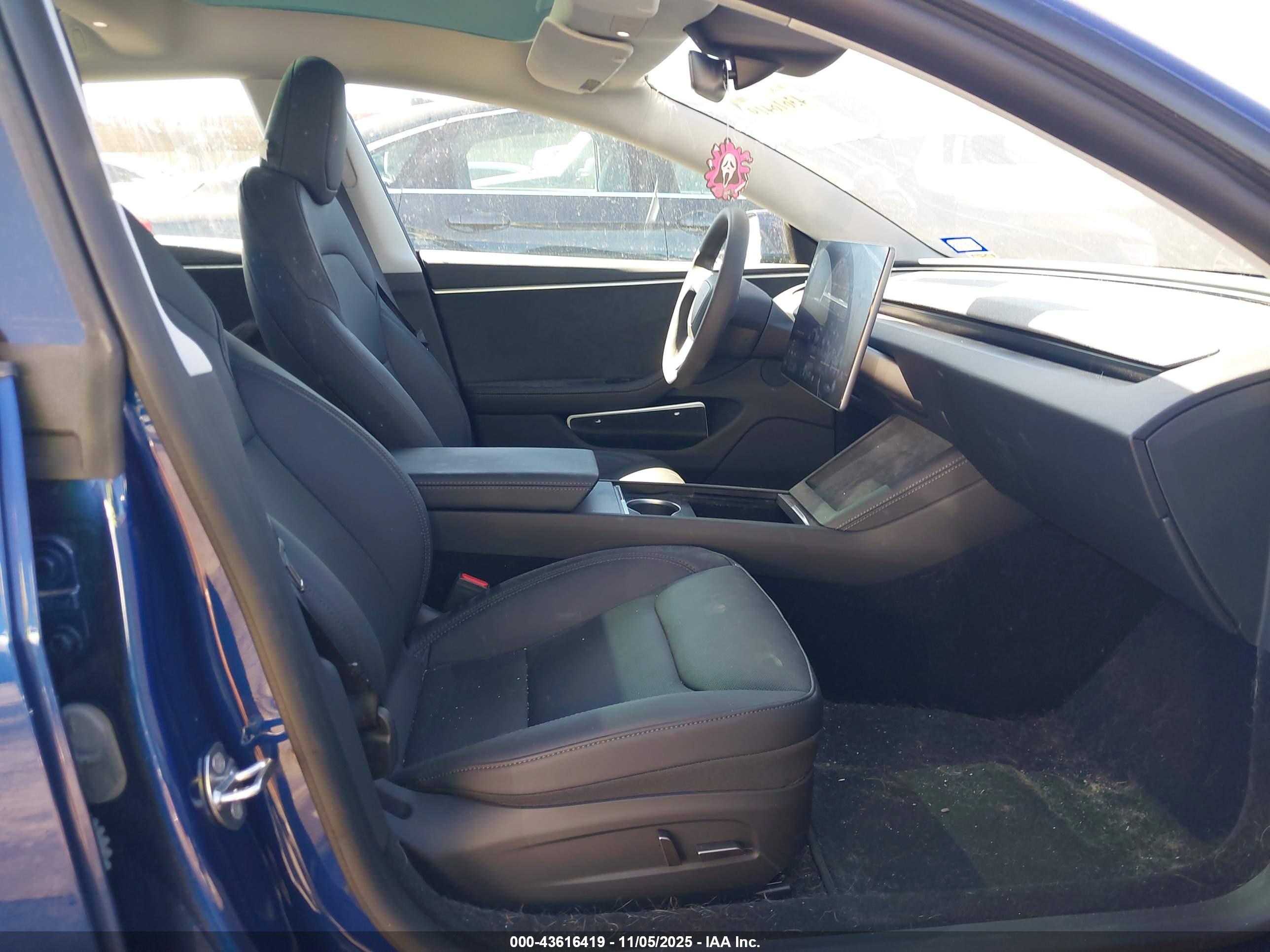 TESLA MODEL image 5