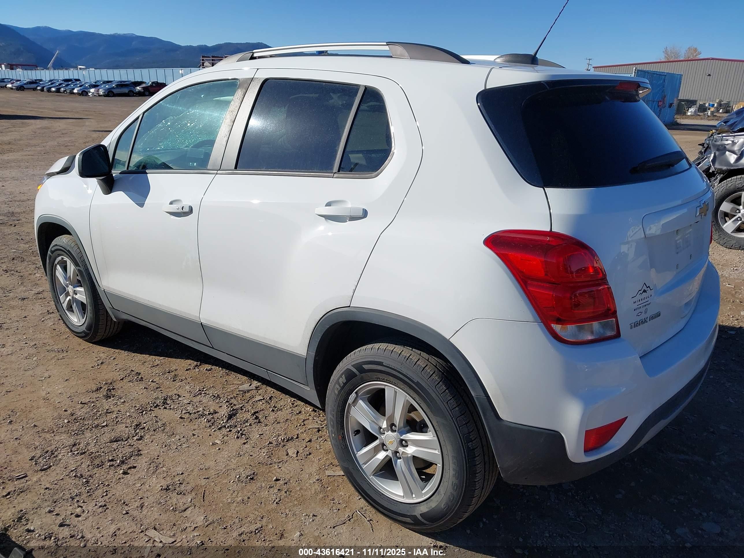 CHEVROLET TRAX image 3
