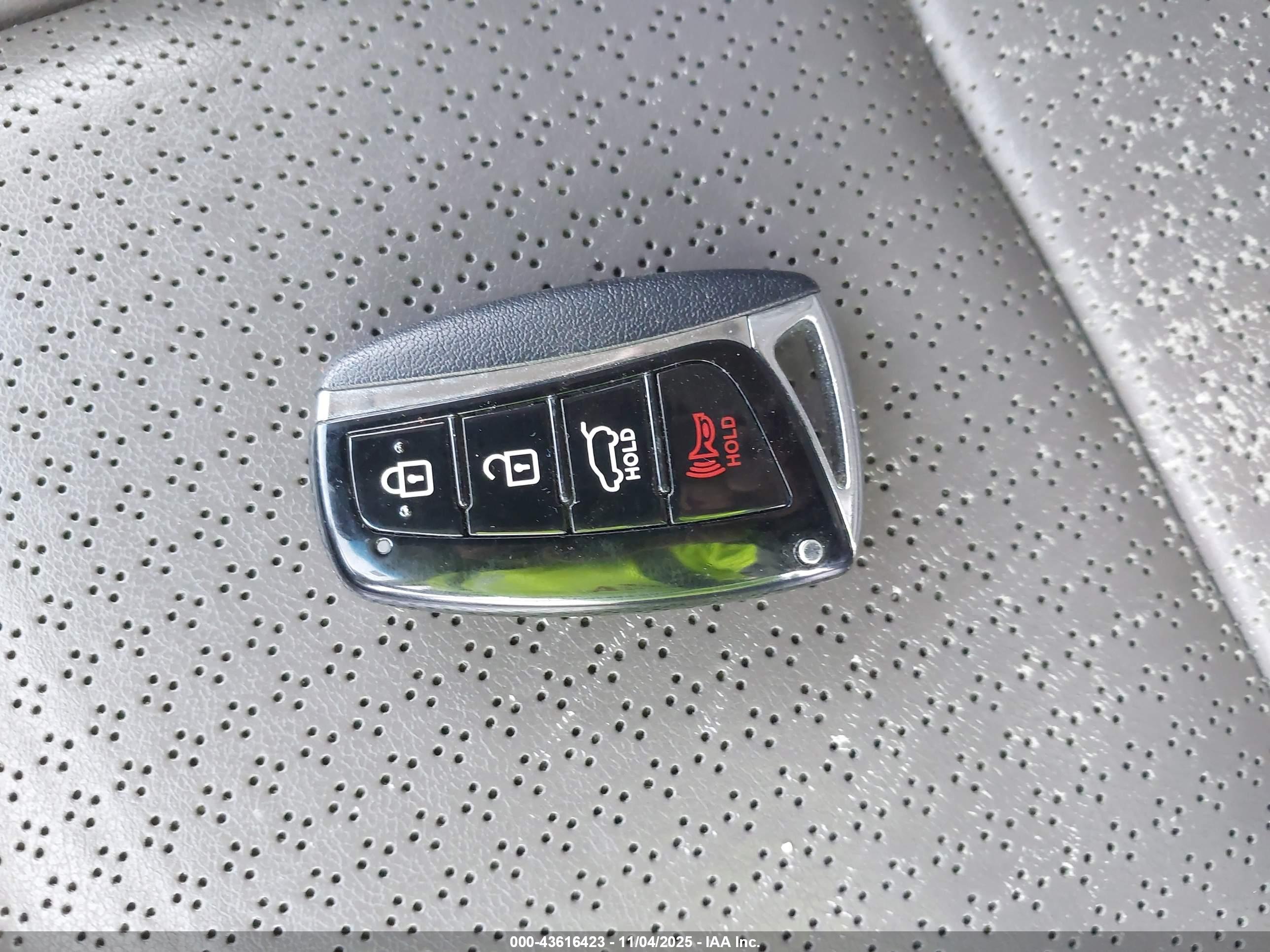 HYUNDAI SANTA image 11