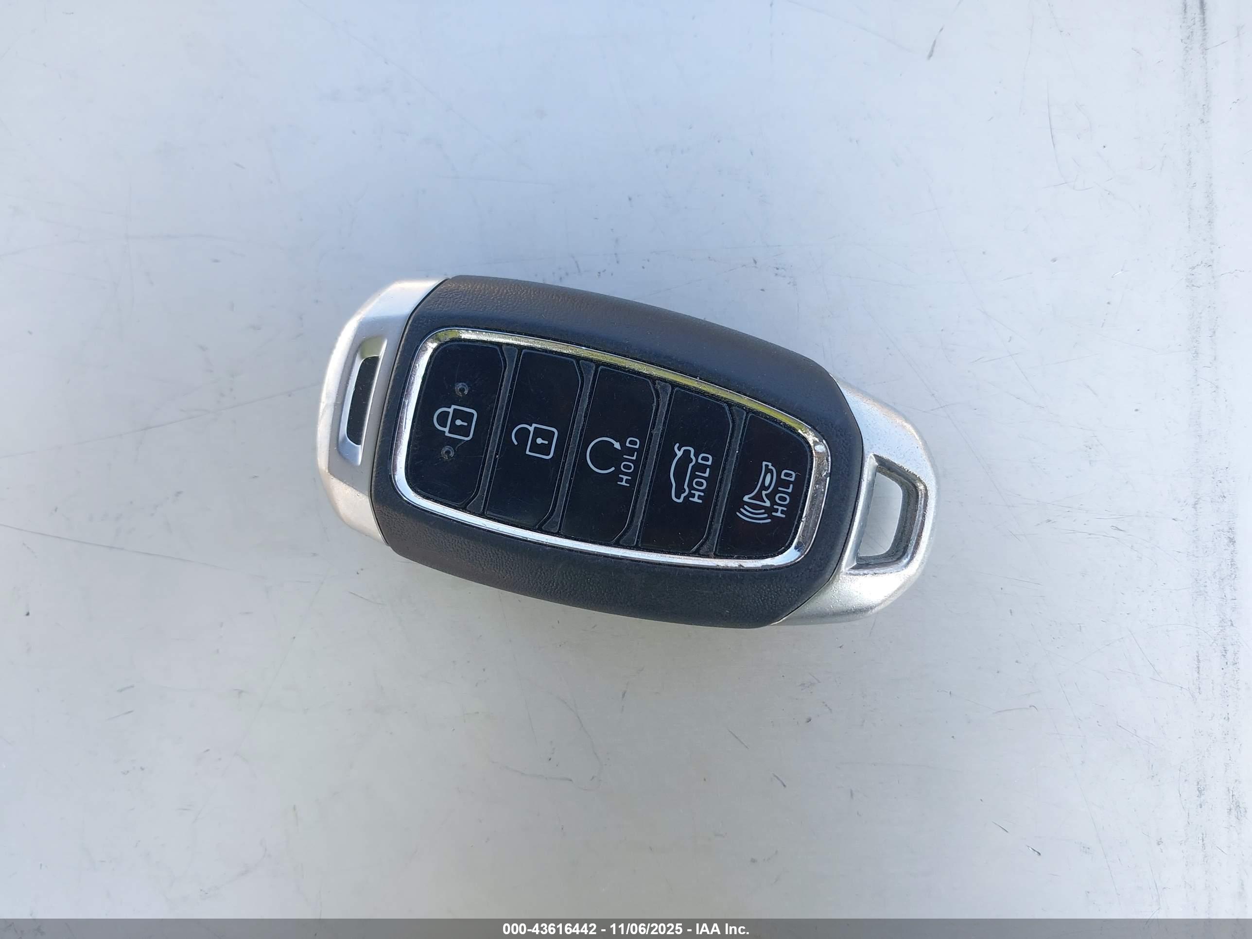 HYUNDAI ELANTRA image 11