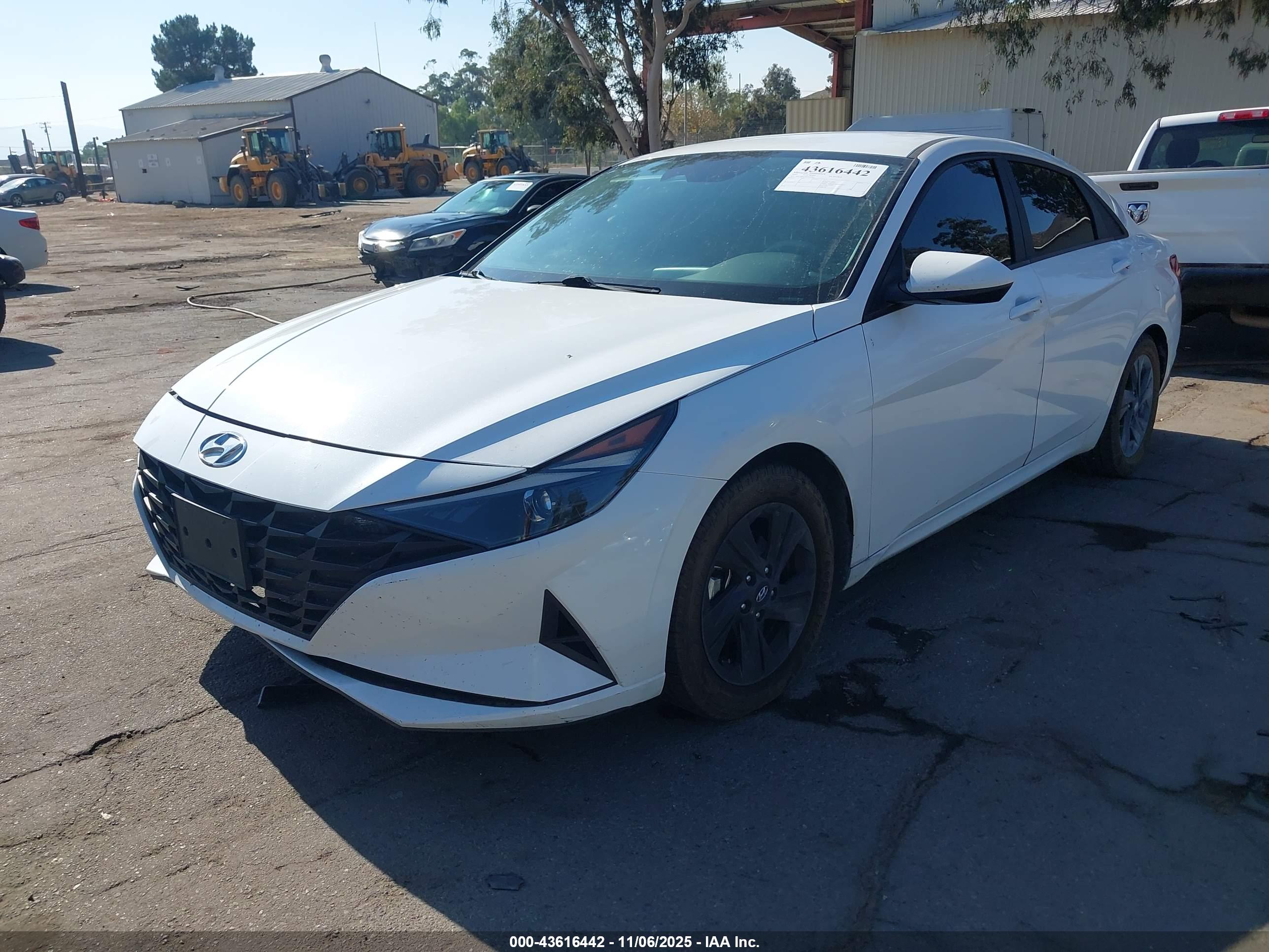 HYUNDAI ELANTRA image 2
