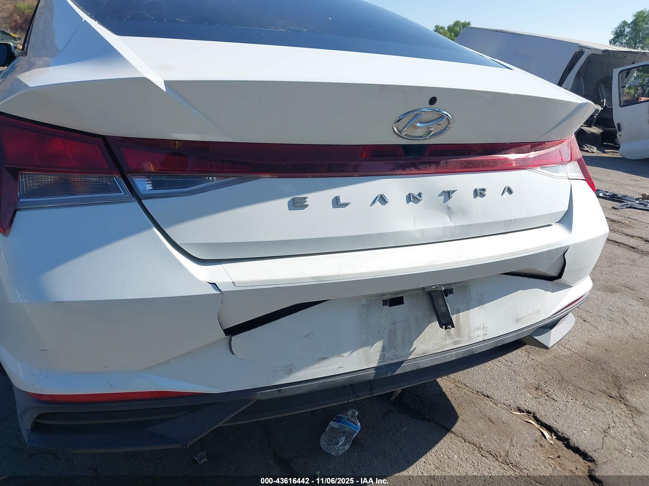HYUNDAI ELANTRA image 6