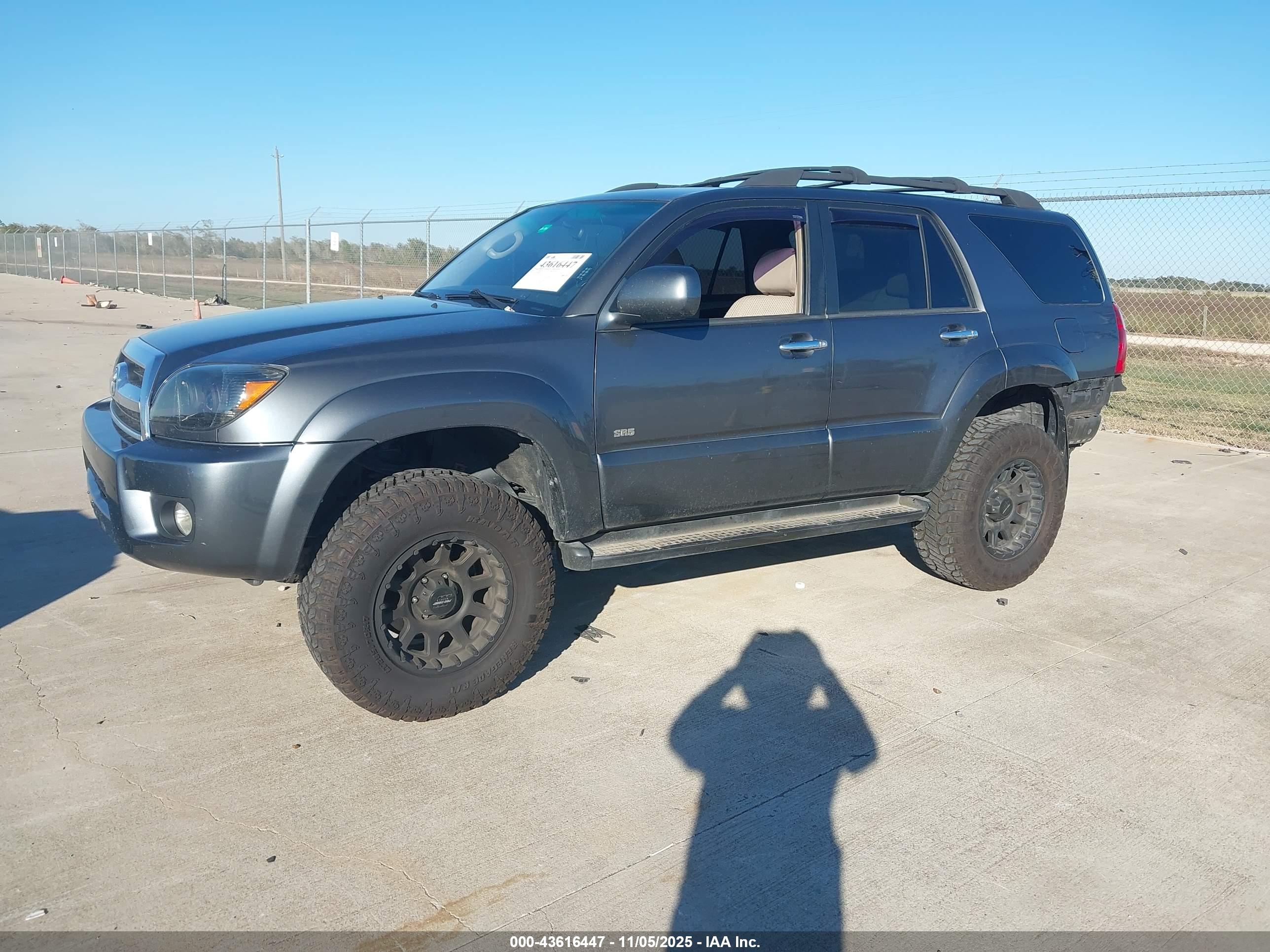 TOYOTA 4RUNNER image 2