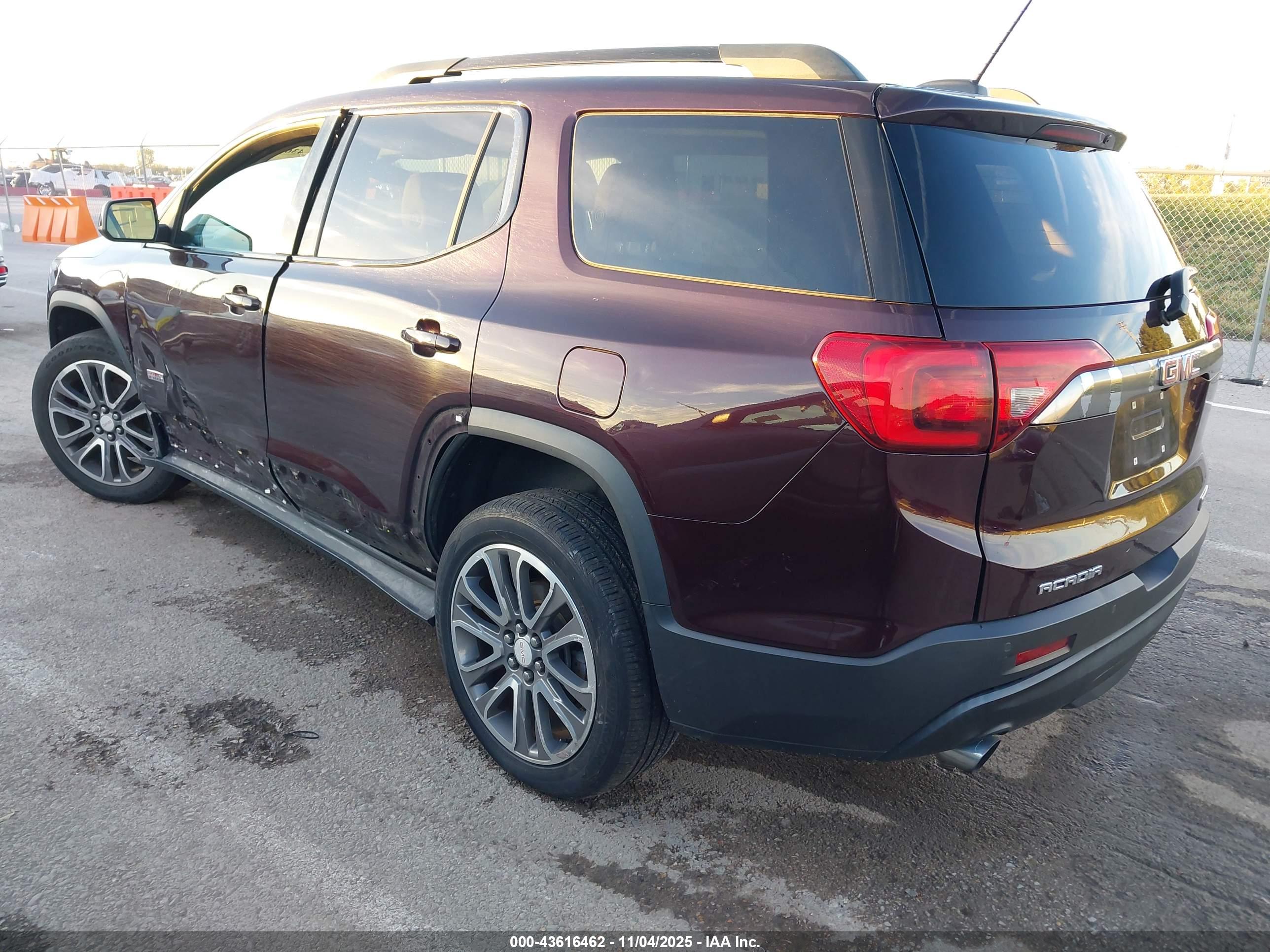 GMC ACADIA image 3