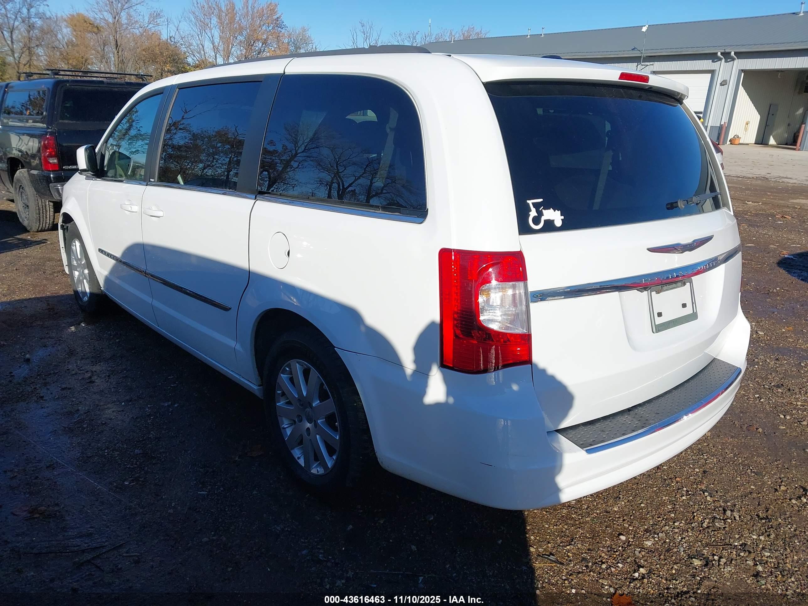 CHRYSLER TOWN image 3