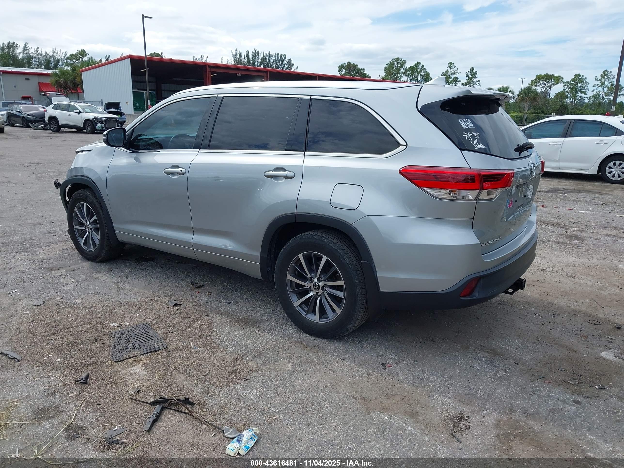 TOYOTA HIGHLANDER image 3