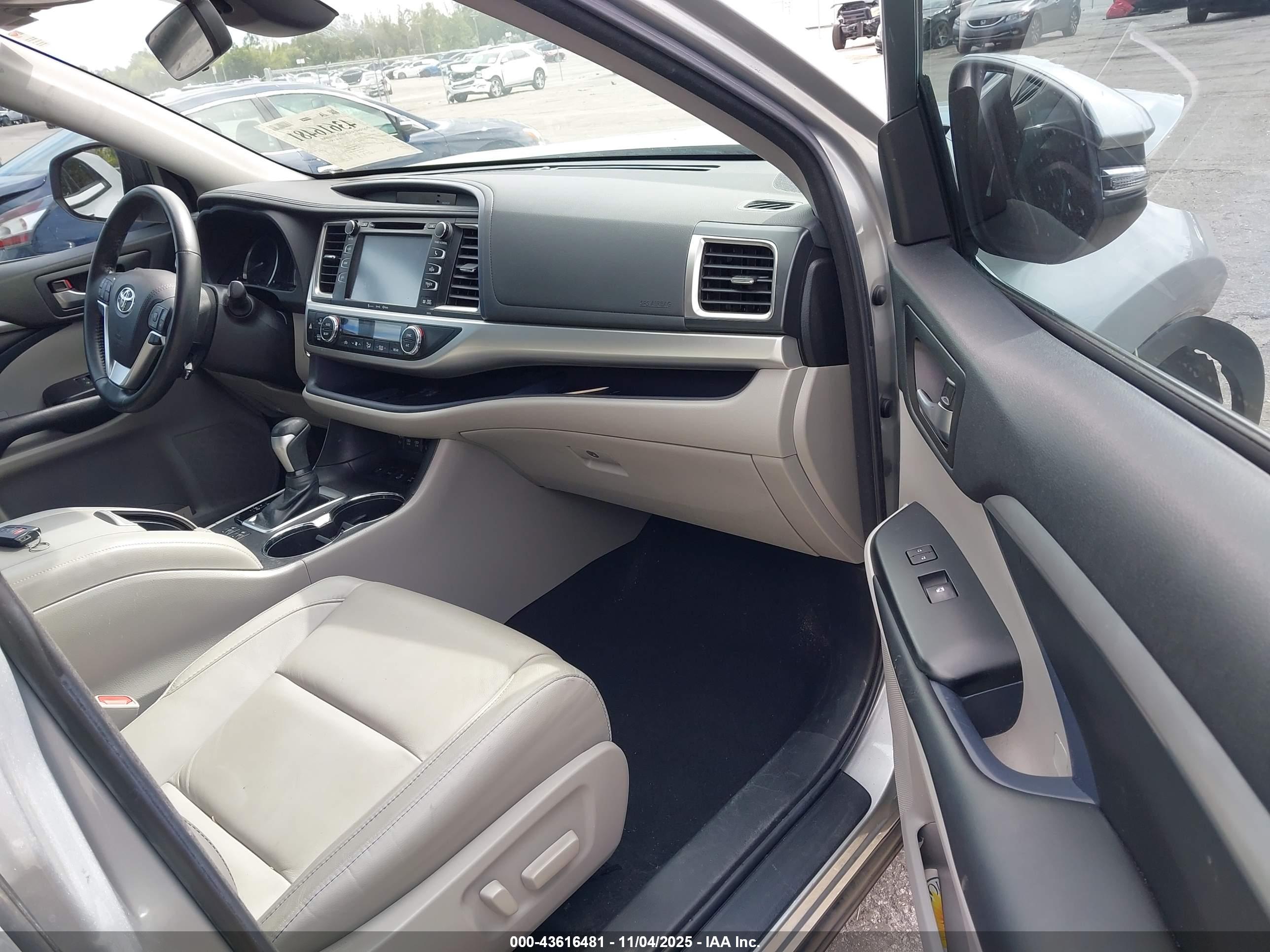 TOYOTA HIGHLANDER image 5