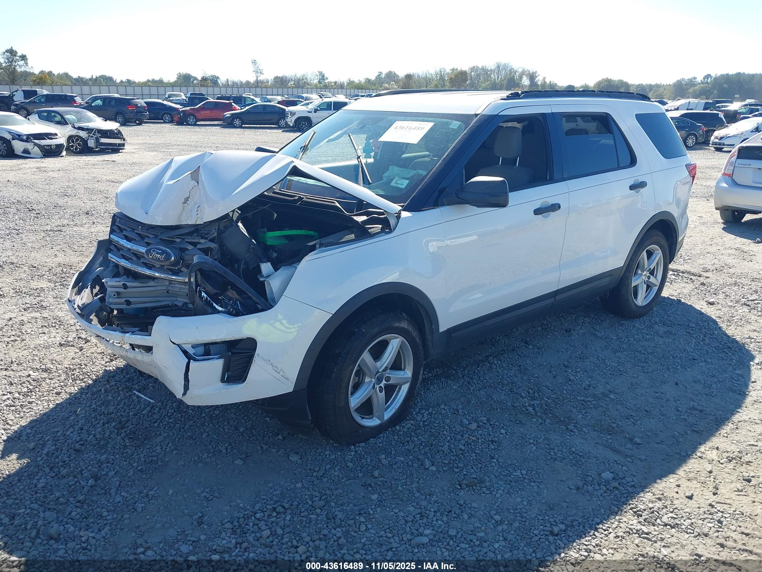 FORD EXPLORER image 2