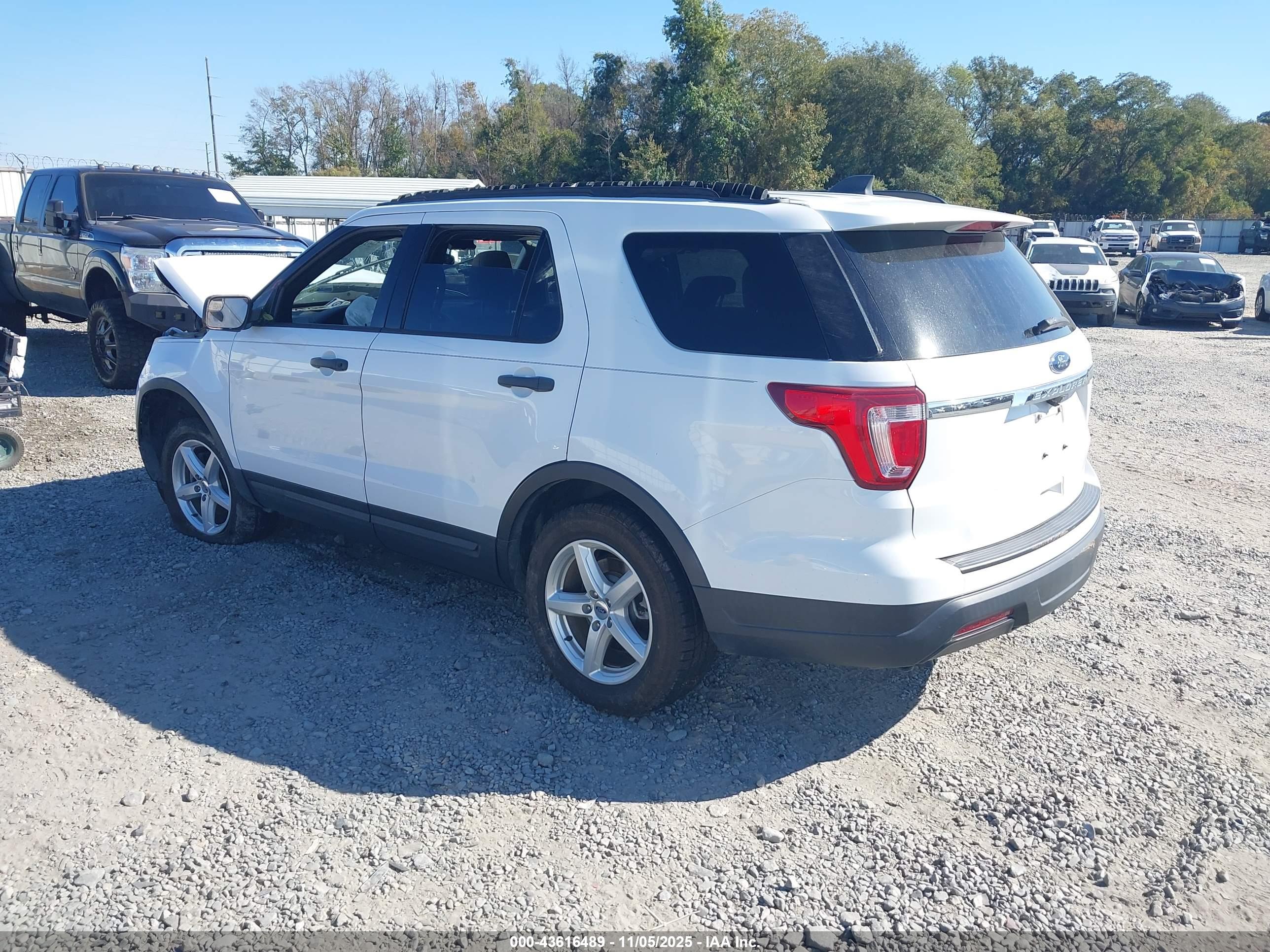 FORD EXPLORER image 3