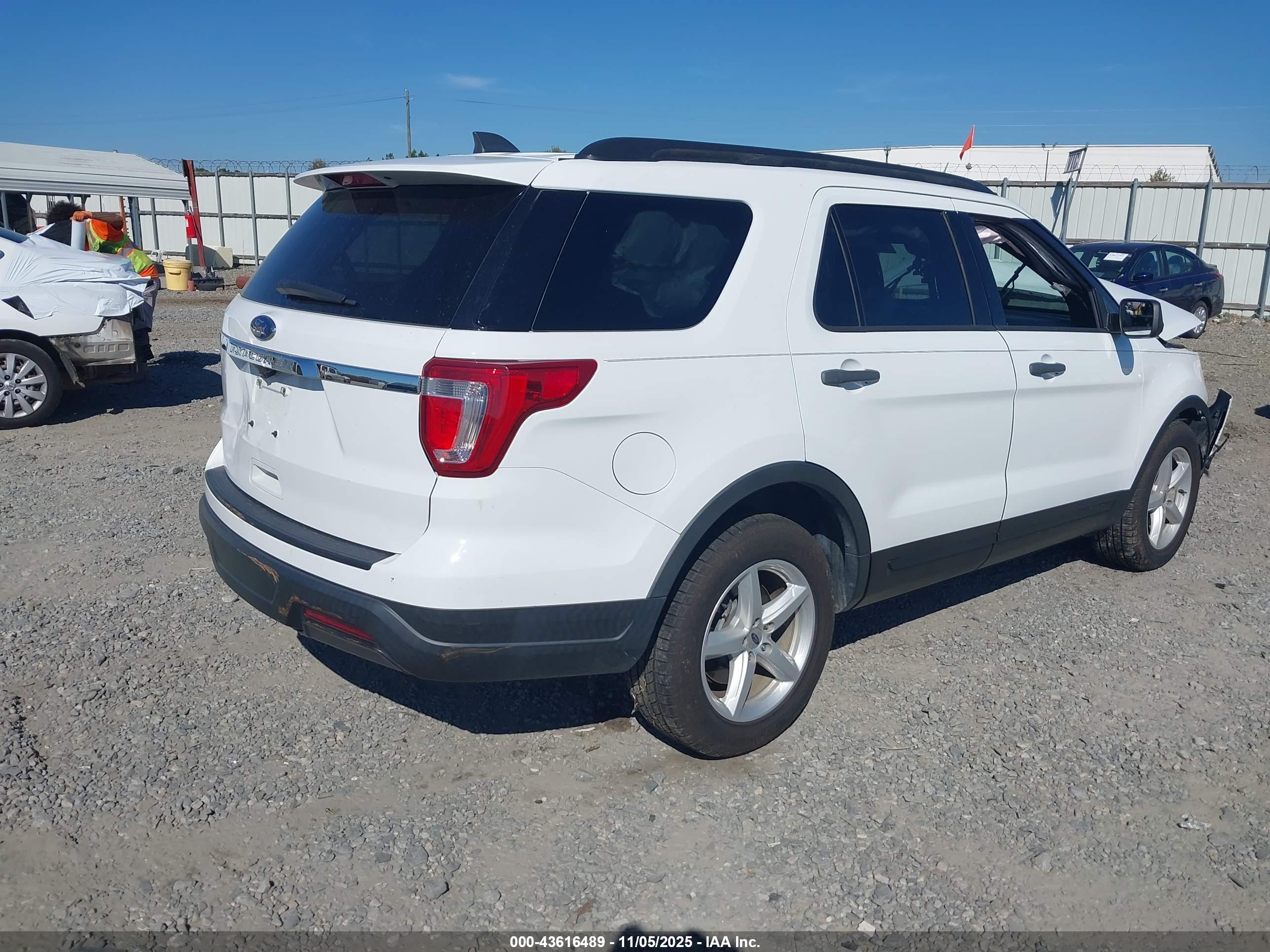 FORD EXPLORER image 4