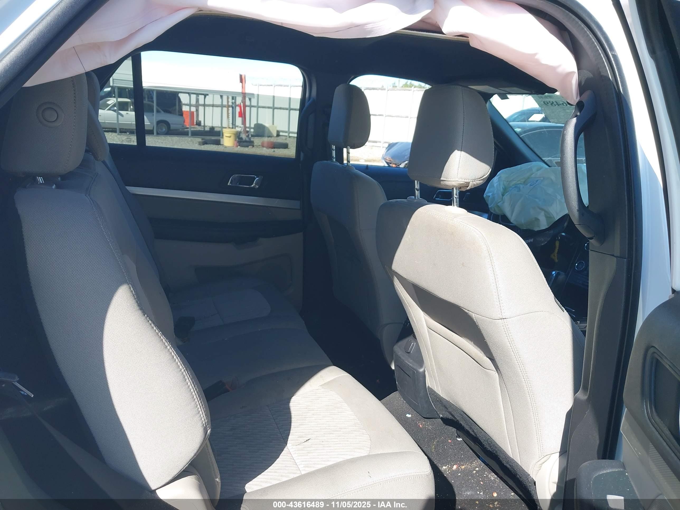 FORD EXPLORER image 8
