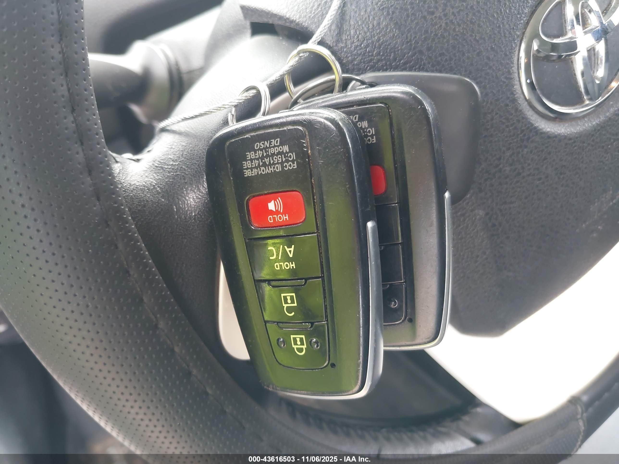 TOYOTA PRIUS image 11