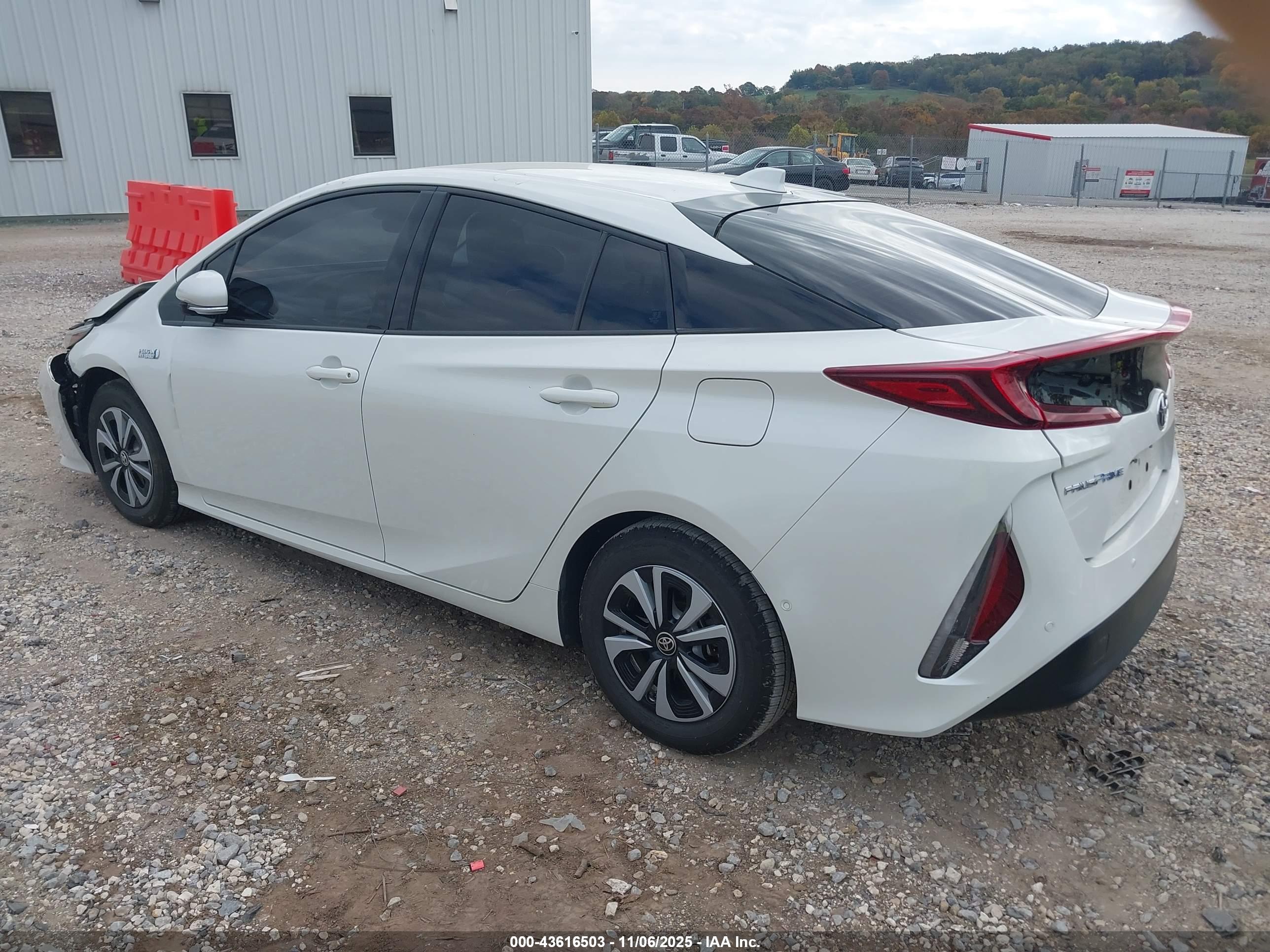 TOYOTA PRIUS image 3