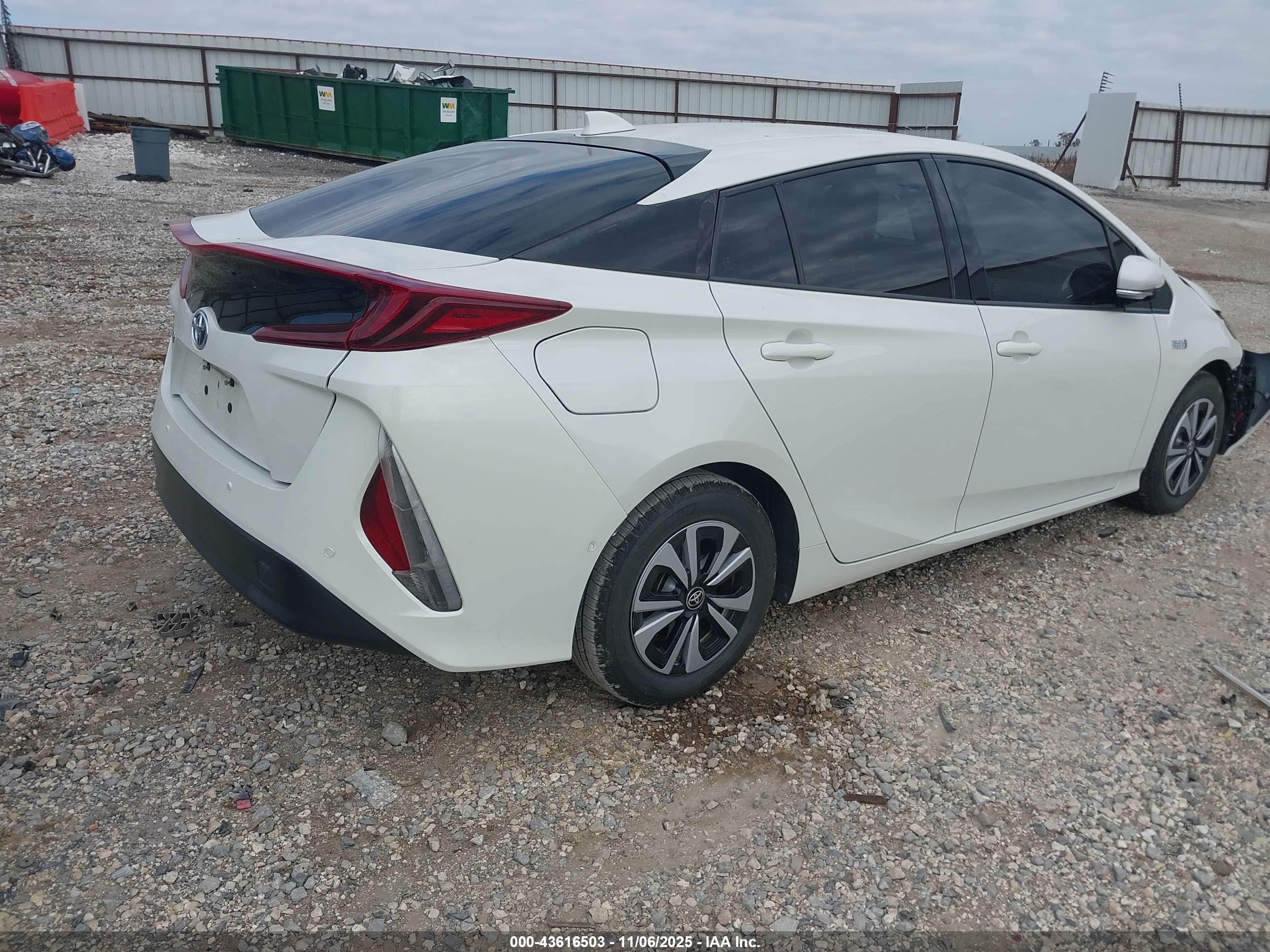TOYOTA PRIUS image 4