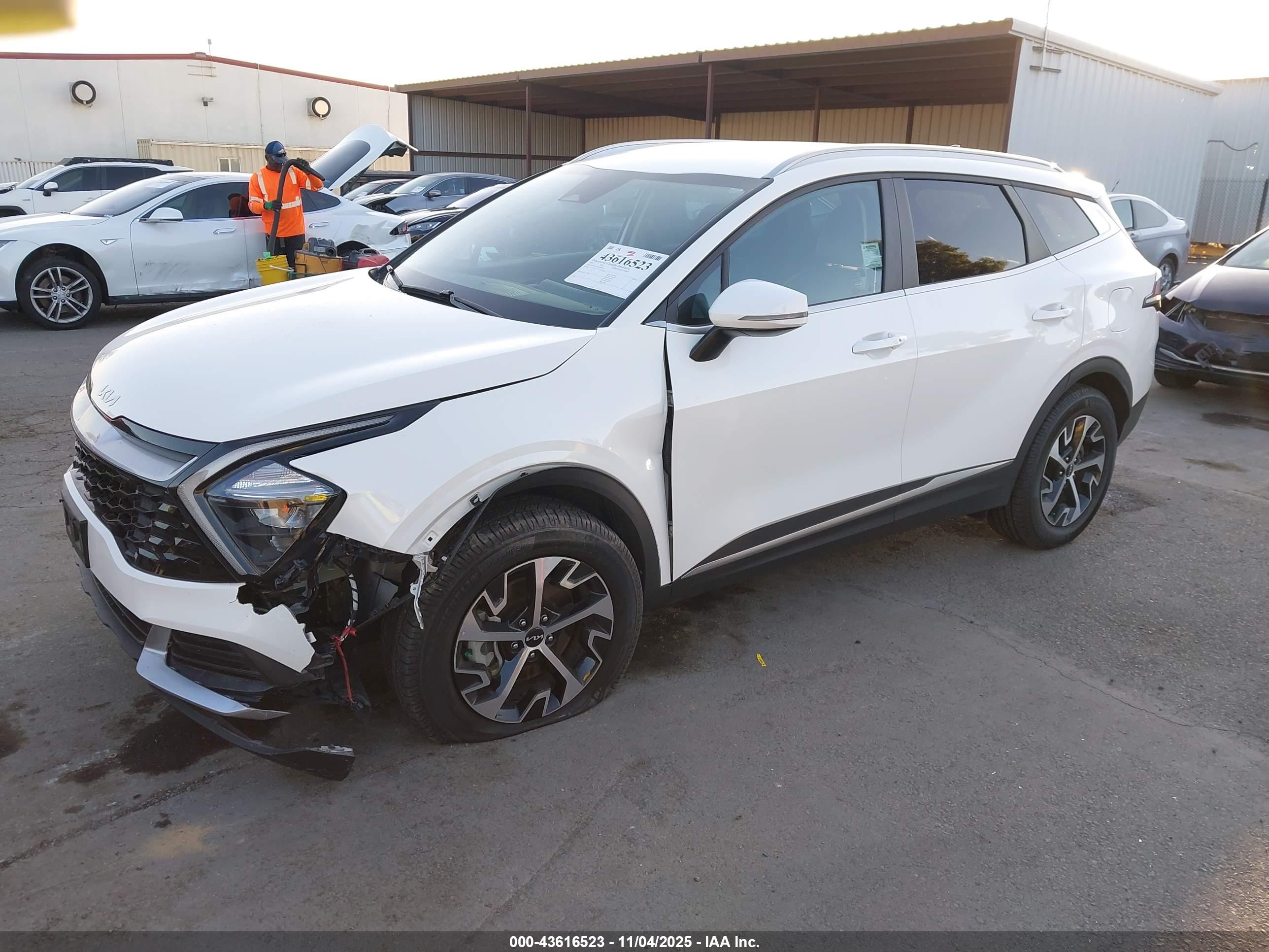 KIA SPORTAGE image 2