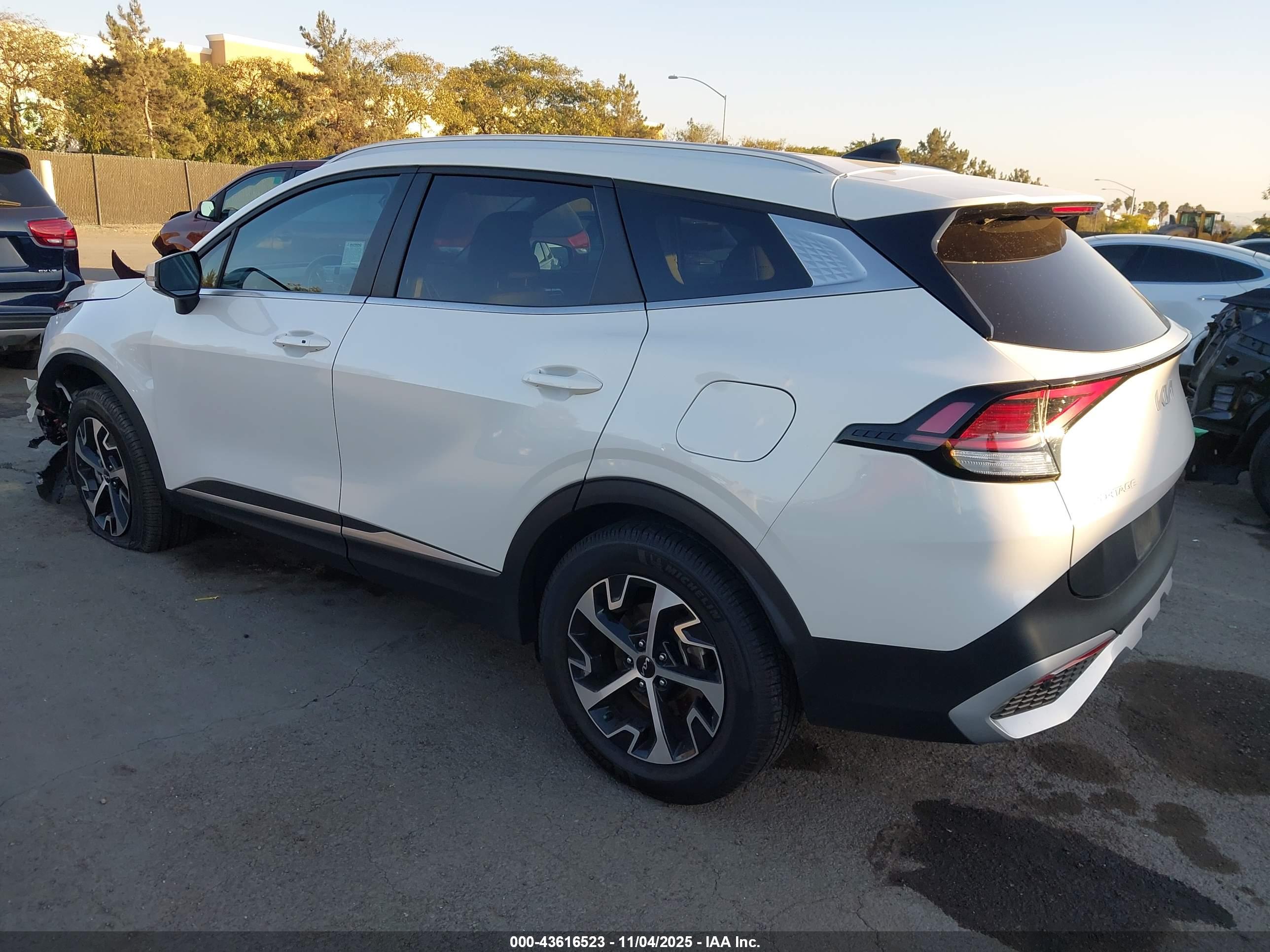 KIA SPORTAGE image 3