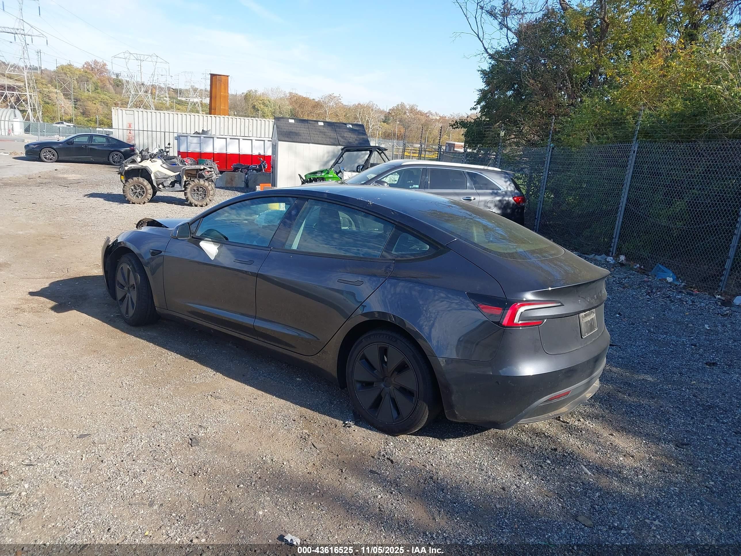 TESLA MODEL image 3