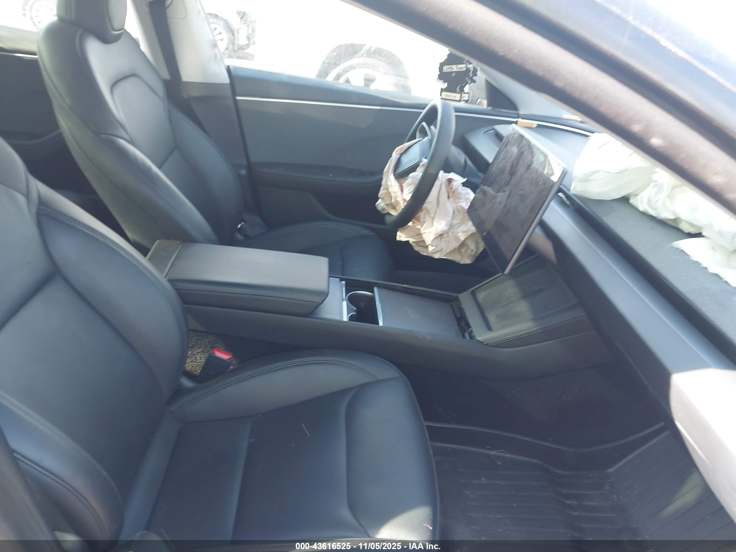 TESLA MODEL image 5
