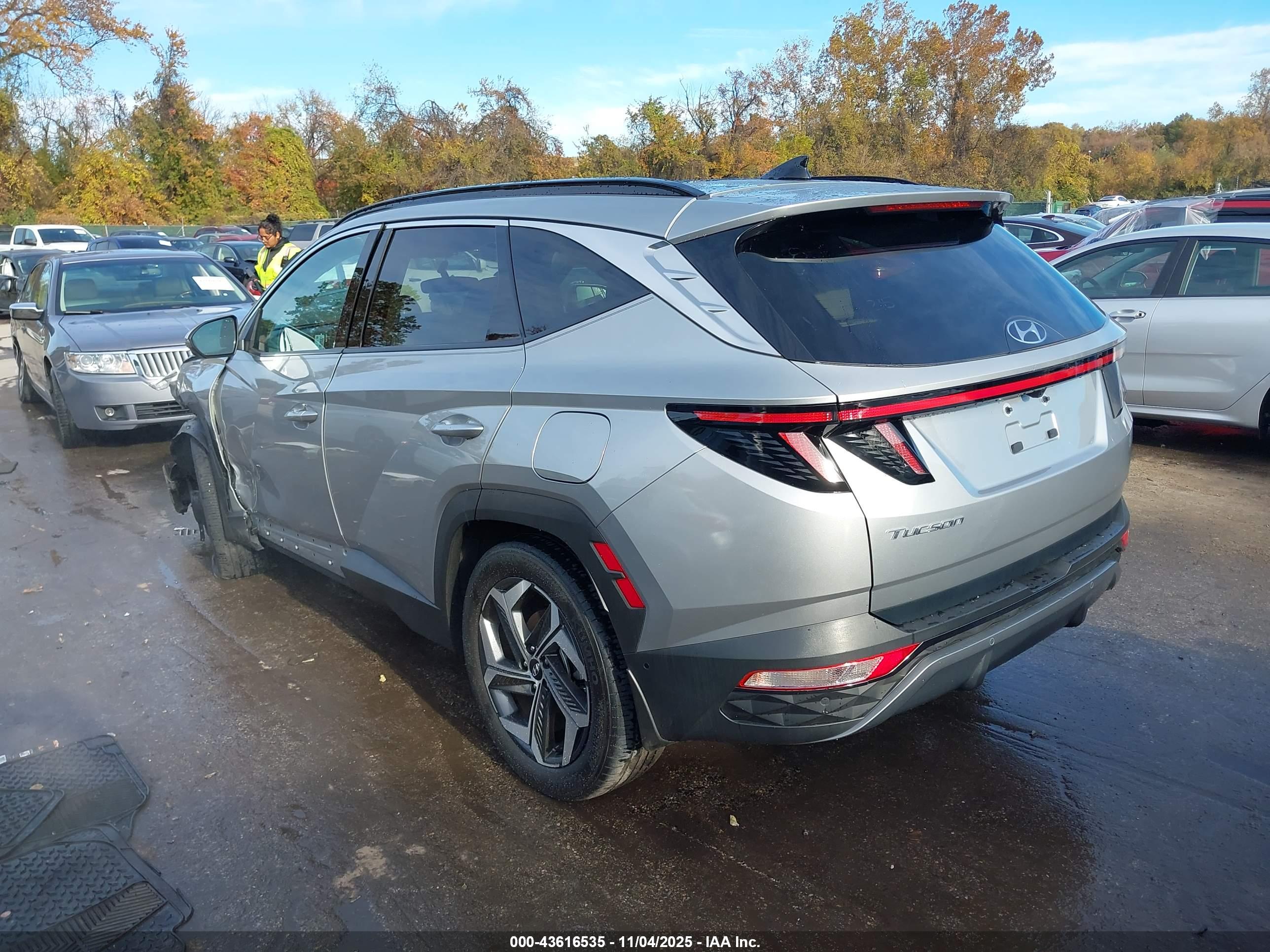 HYUNDAI TUCSON image 3