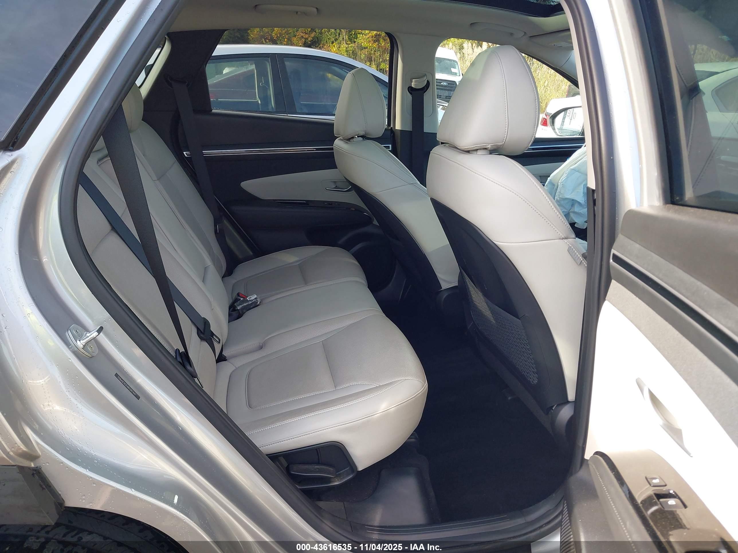 HYUNDAI TUCSON image 8