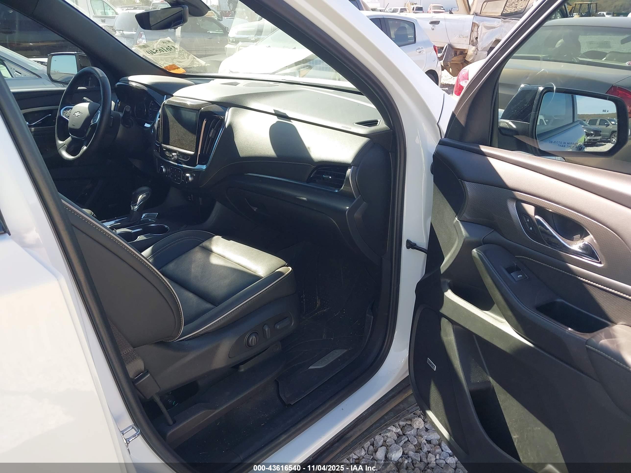 CHEVROLET TRAVERSE image 5