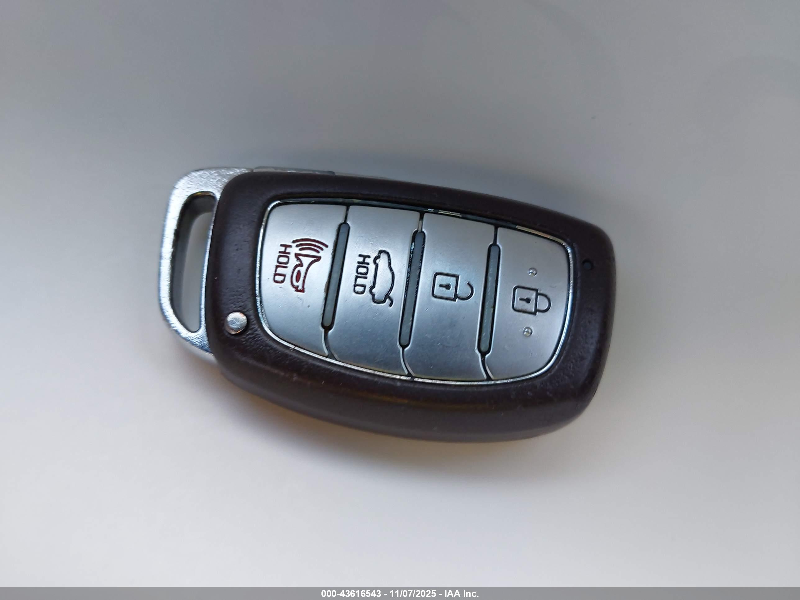 HYUNDAI ELANTRA image 11
