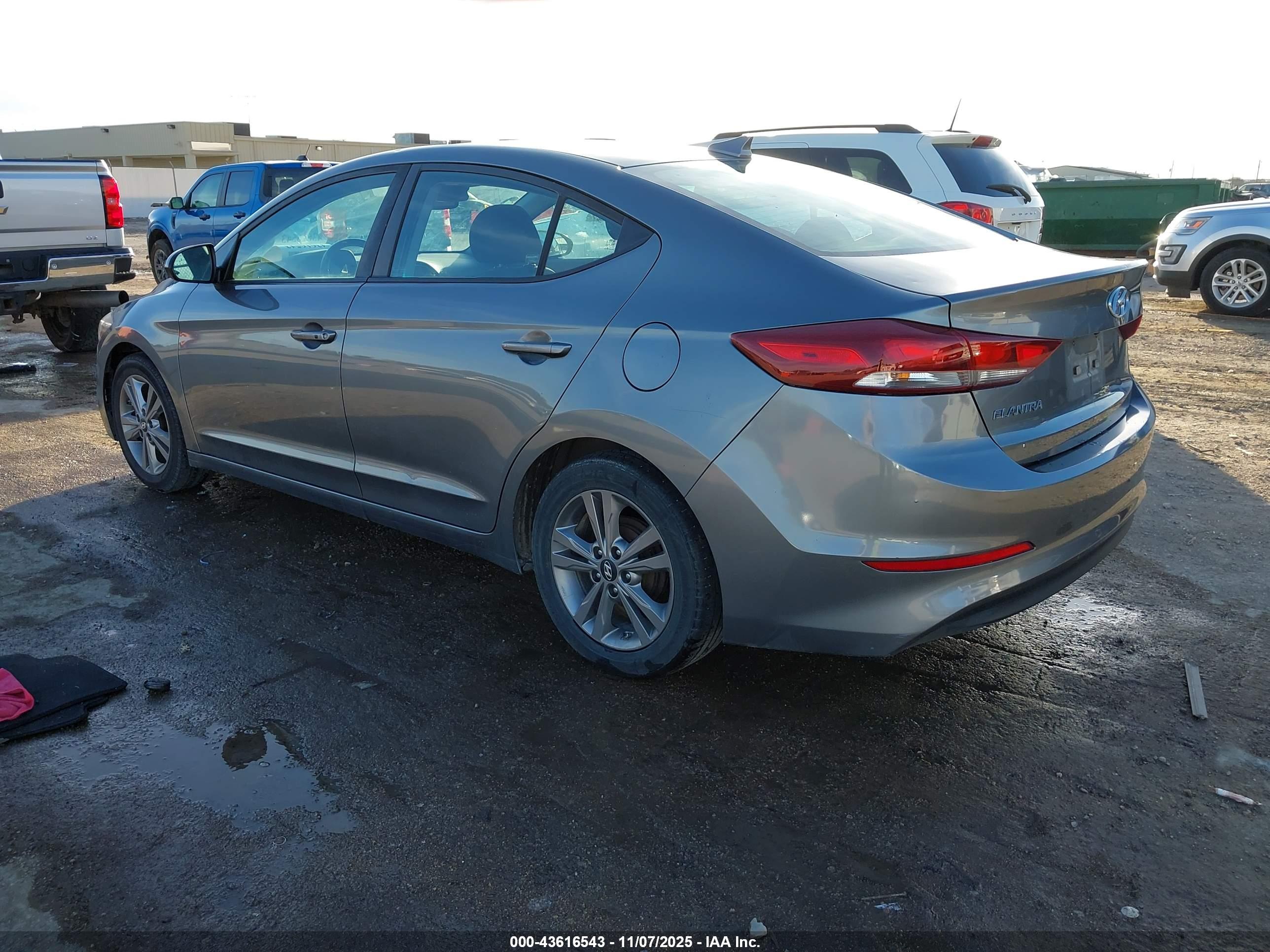 HYUNDAI ELANTRA image 3