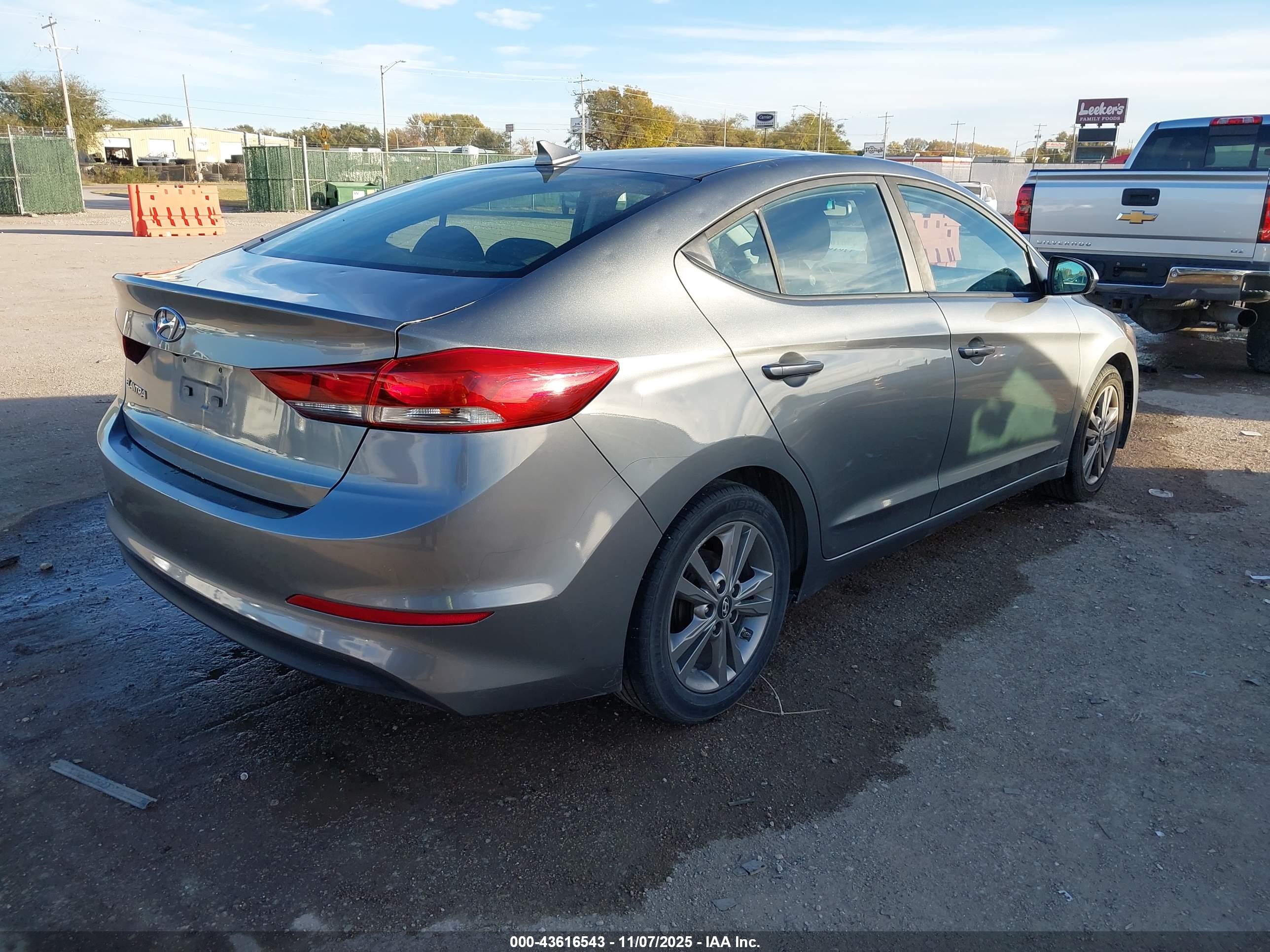 HYUNDAI ELANTRA image 4