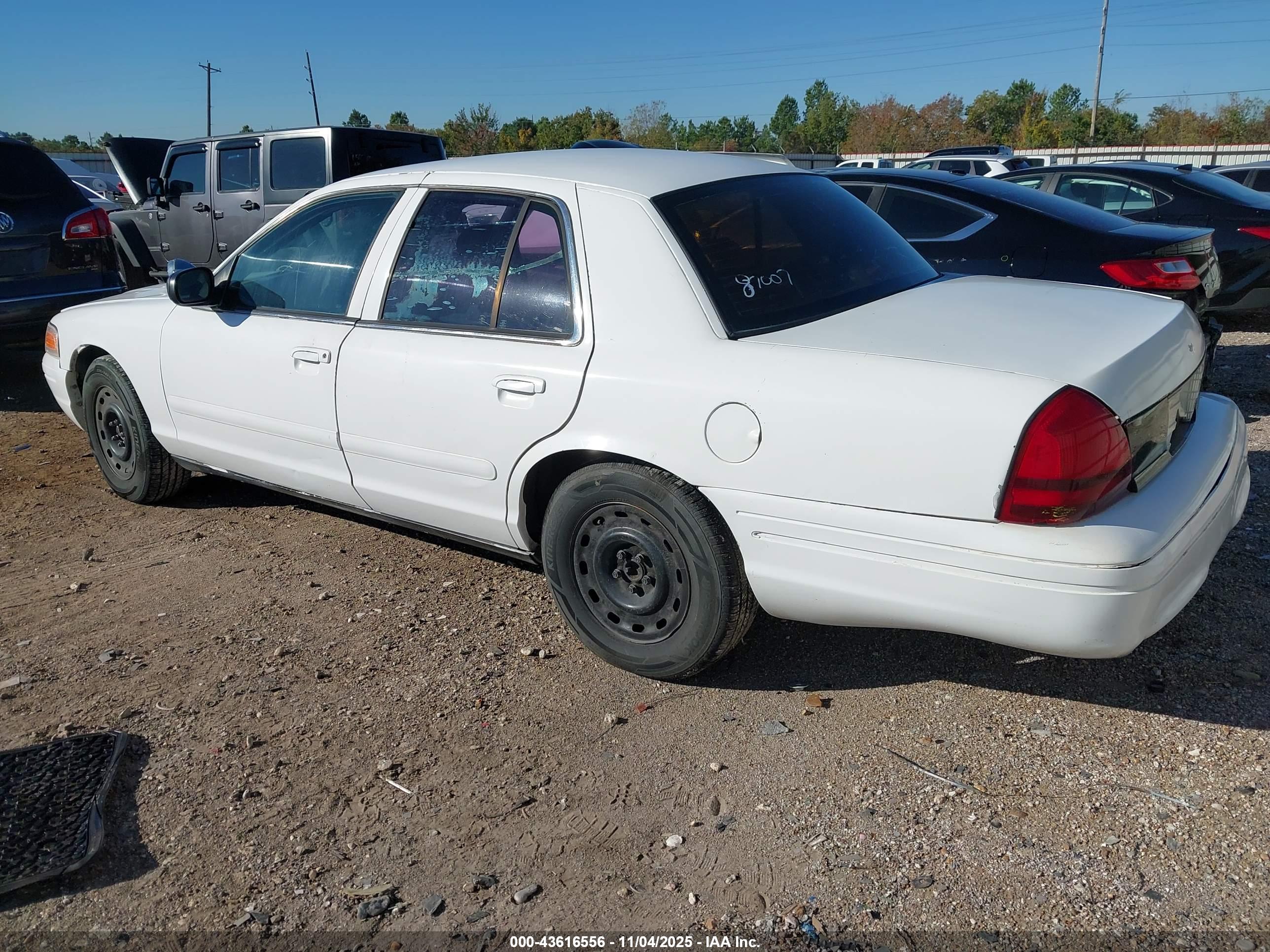 FORD CROWN image 3