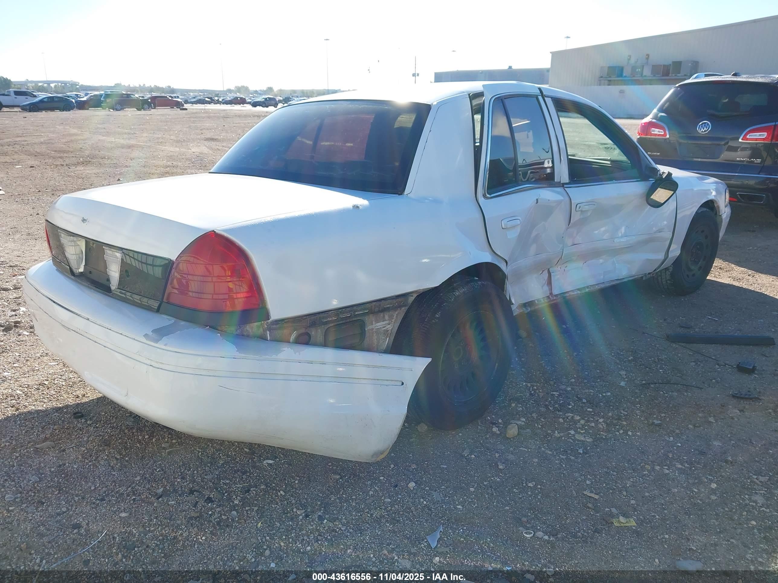 FORD CROWN image 4