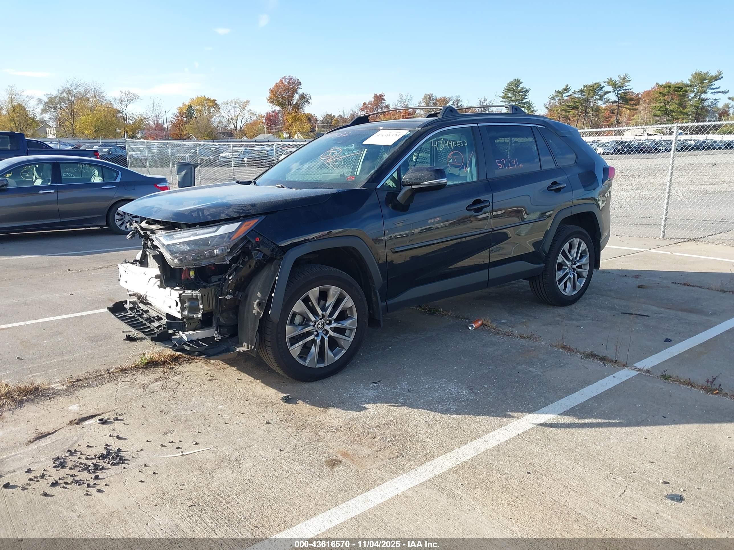 TOYOTA RAV4 image 2