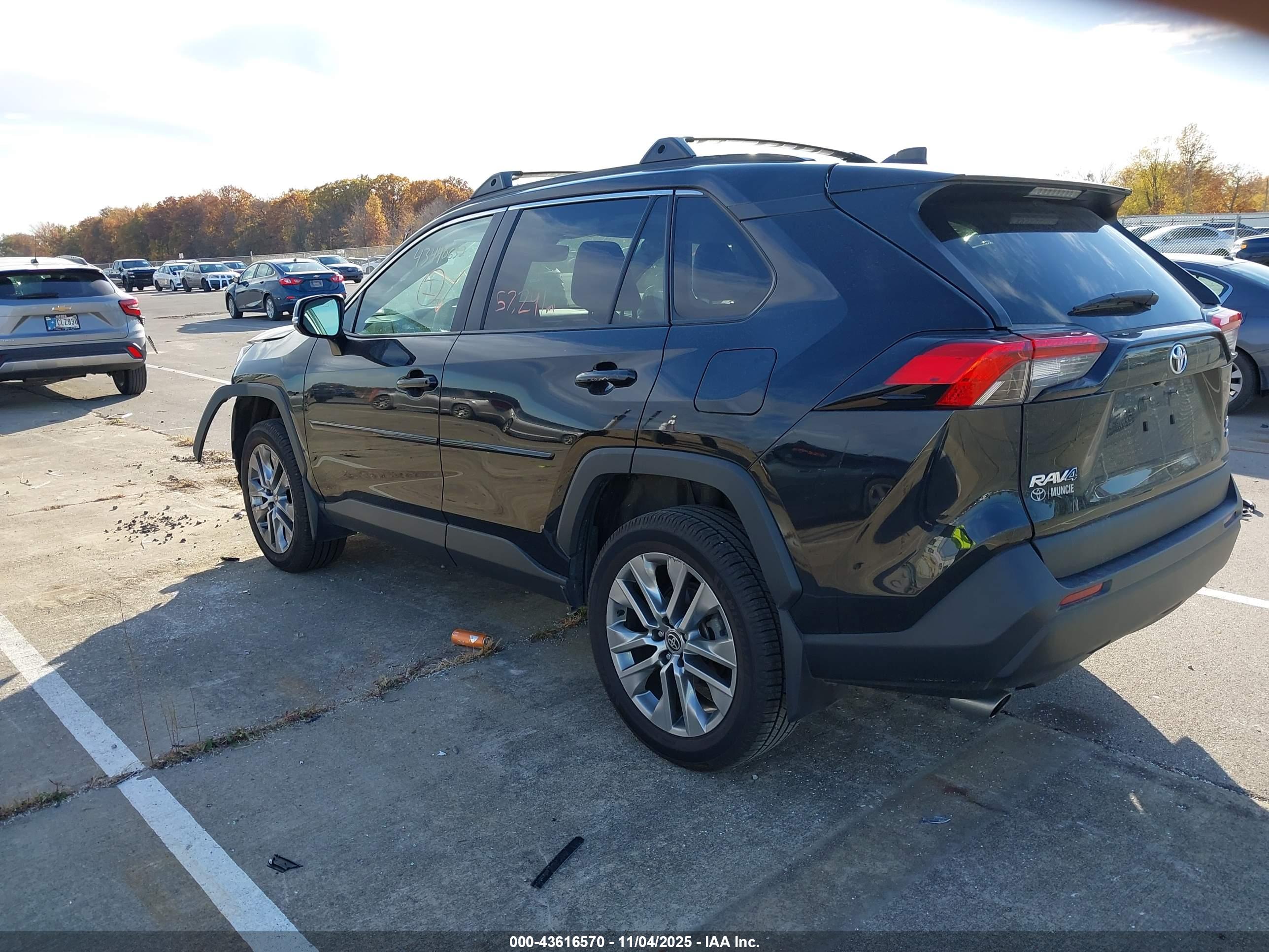 TOYOTA RAV4 image 3