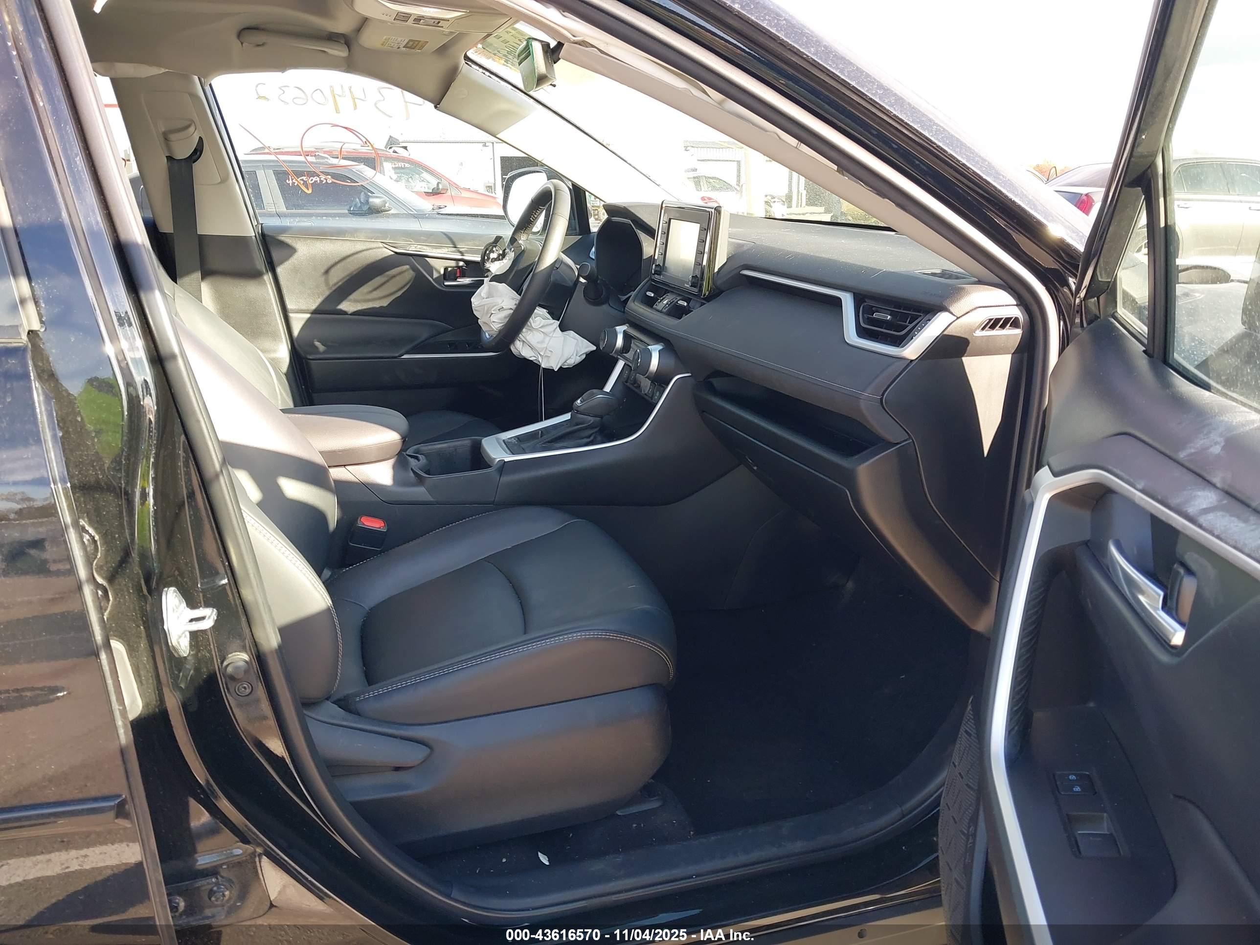 TOYOTA RAV4 image 5