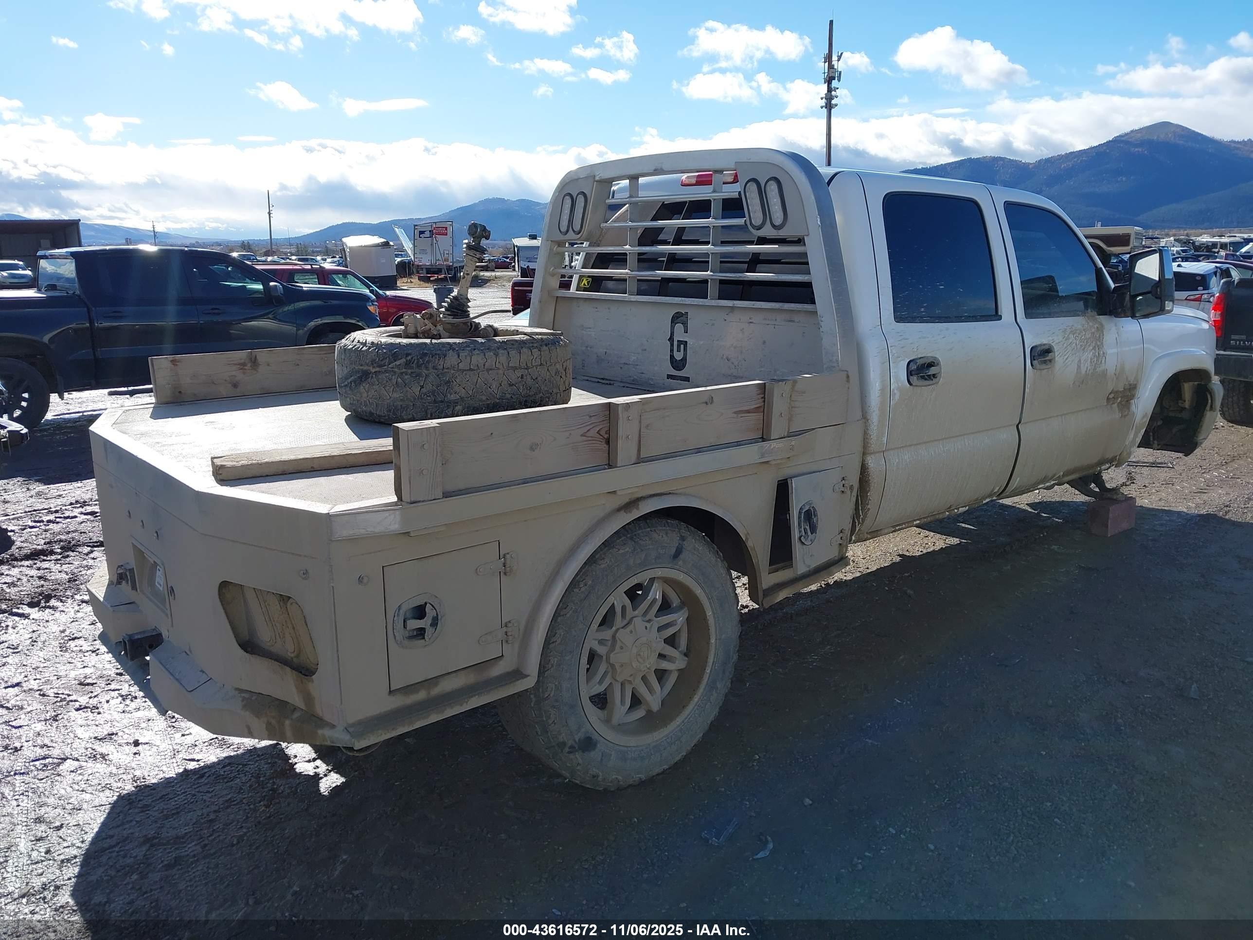 CHEVROLET SILVERADO image 4