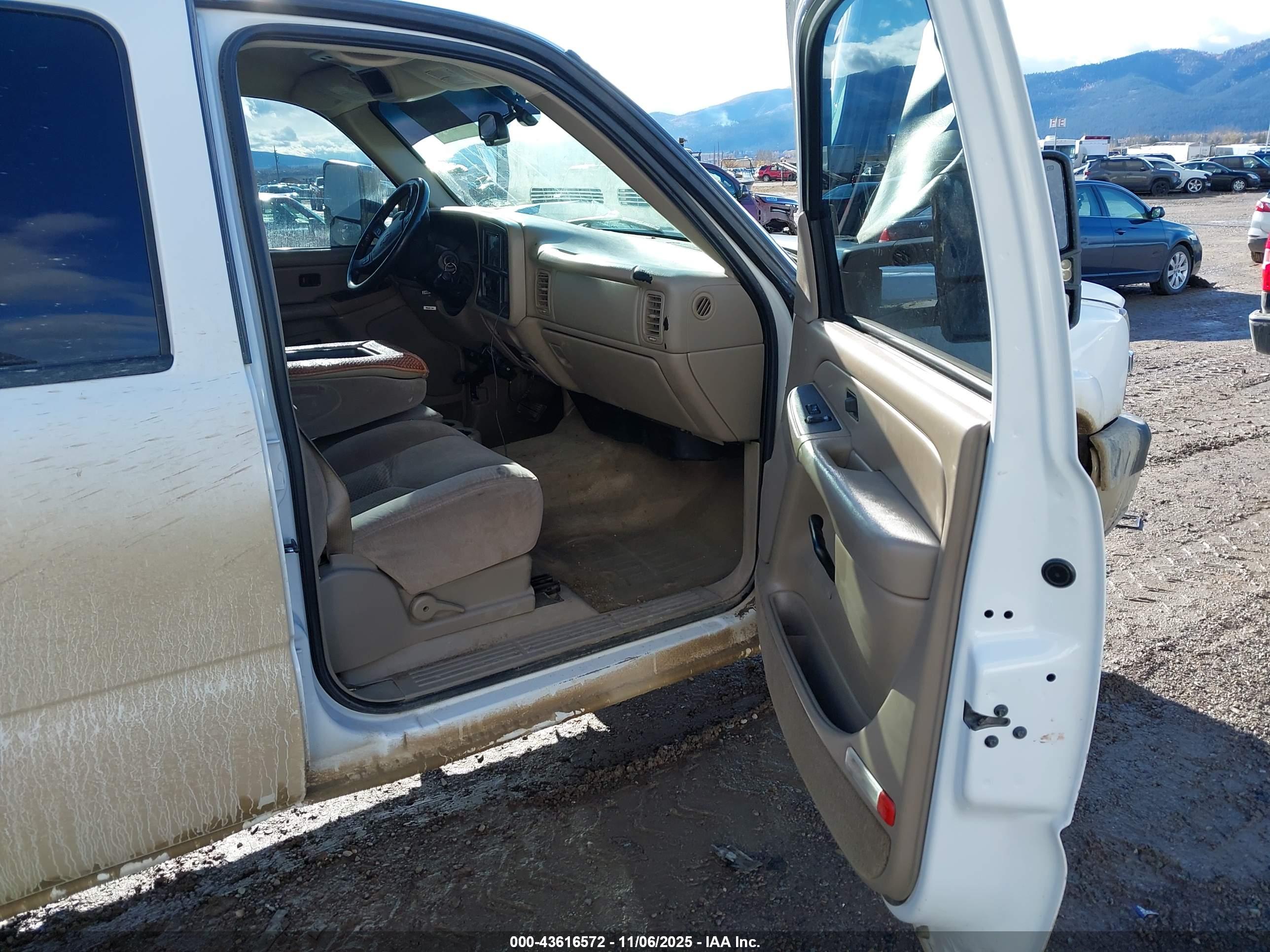 CHEVROLET SILVERADO image 5