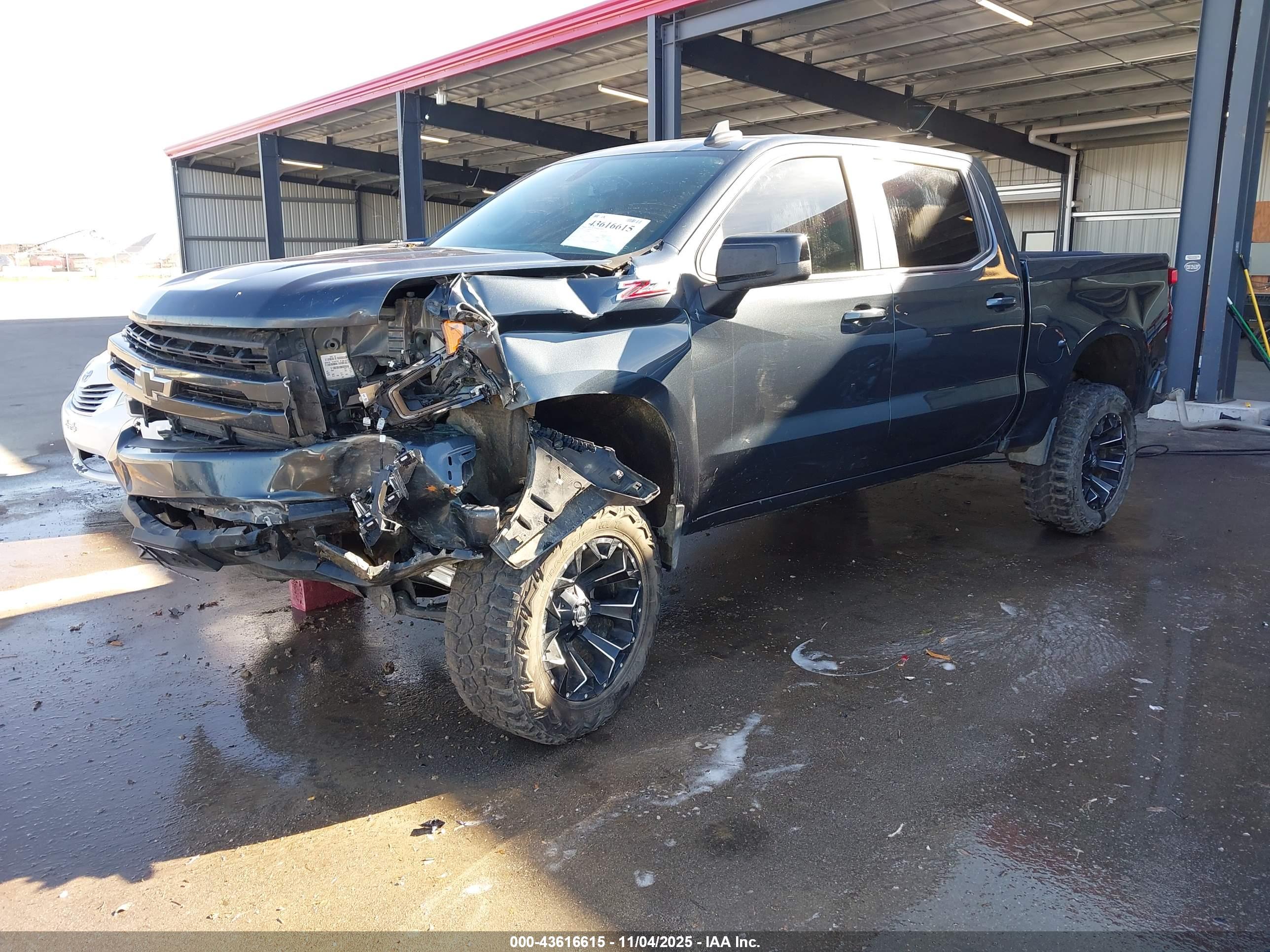 CHEVROLET SILVERADO image 2