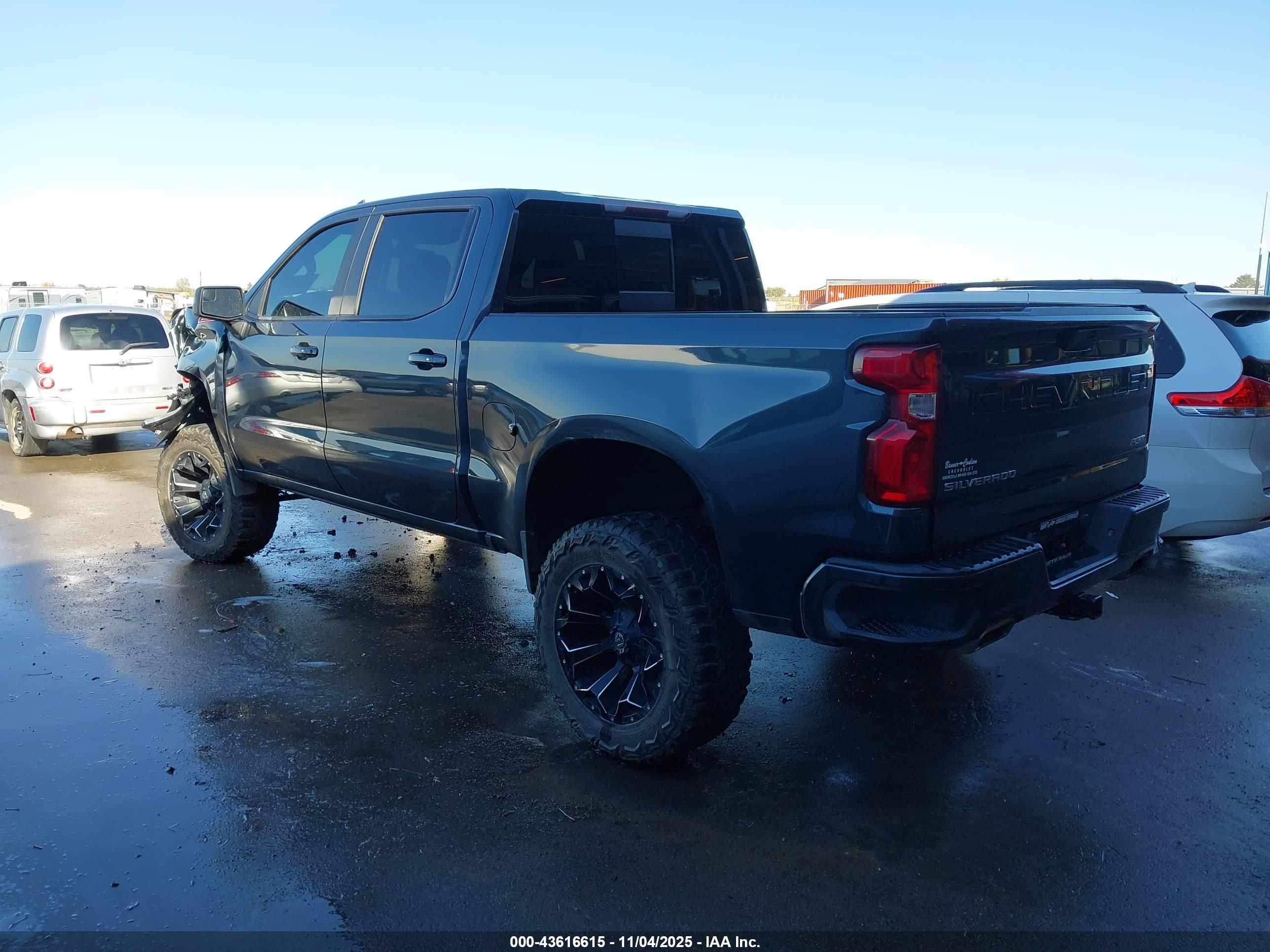 CHEVROLET SILVERADO image 3