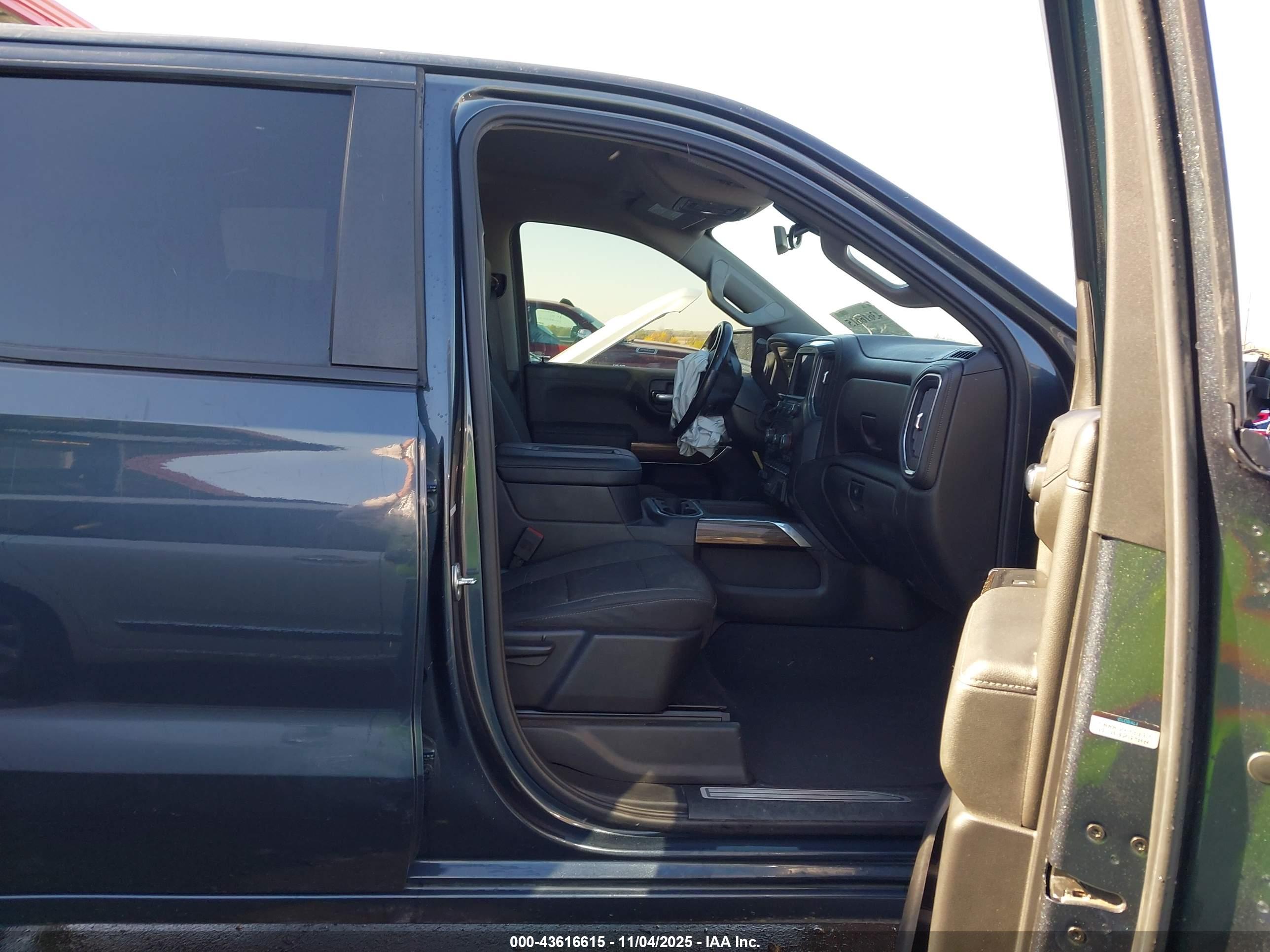CHEVROLET SILVERADO image 5