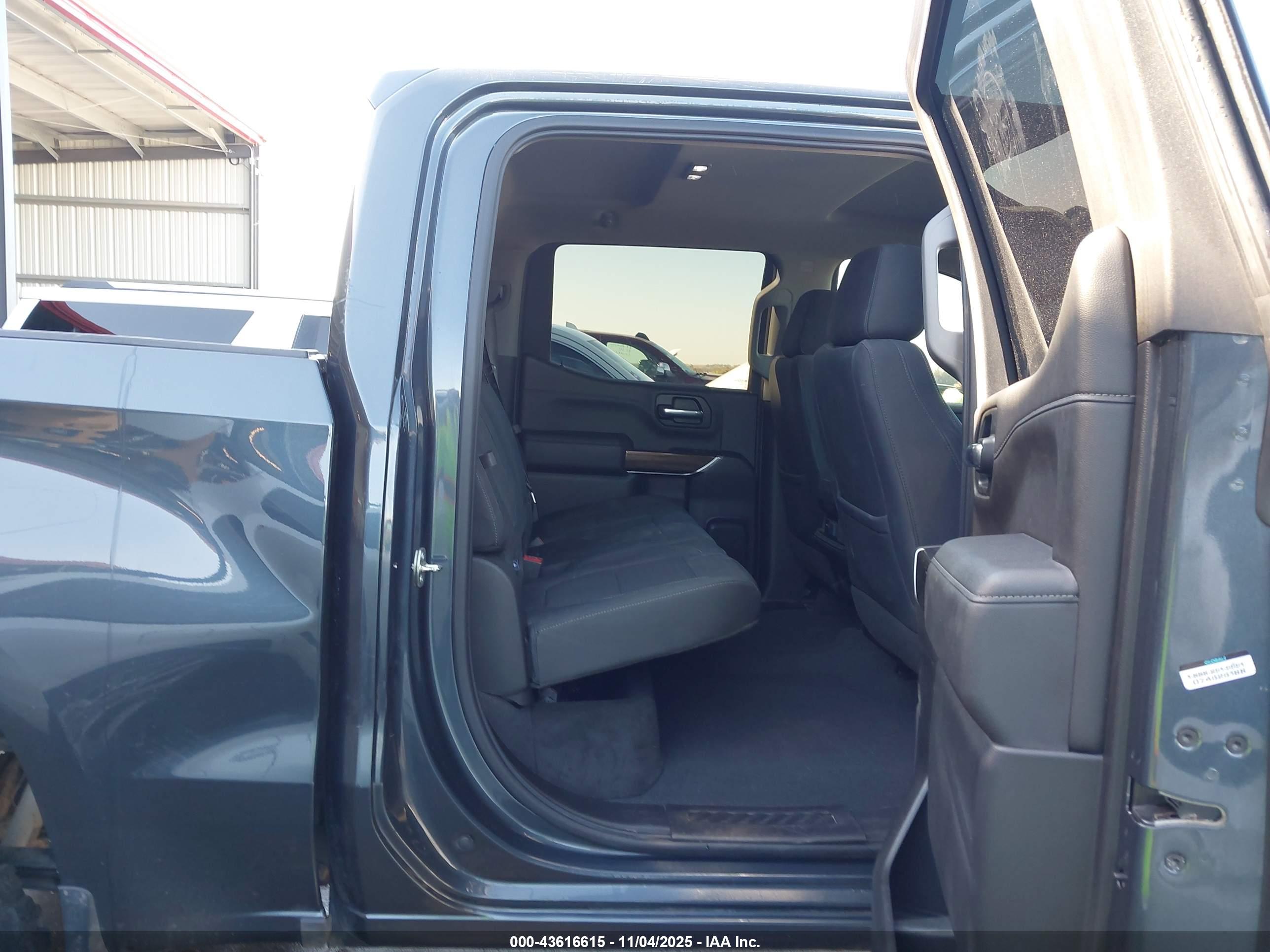 CHEVROLET SILVERADO image 8