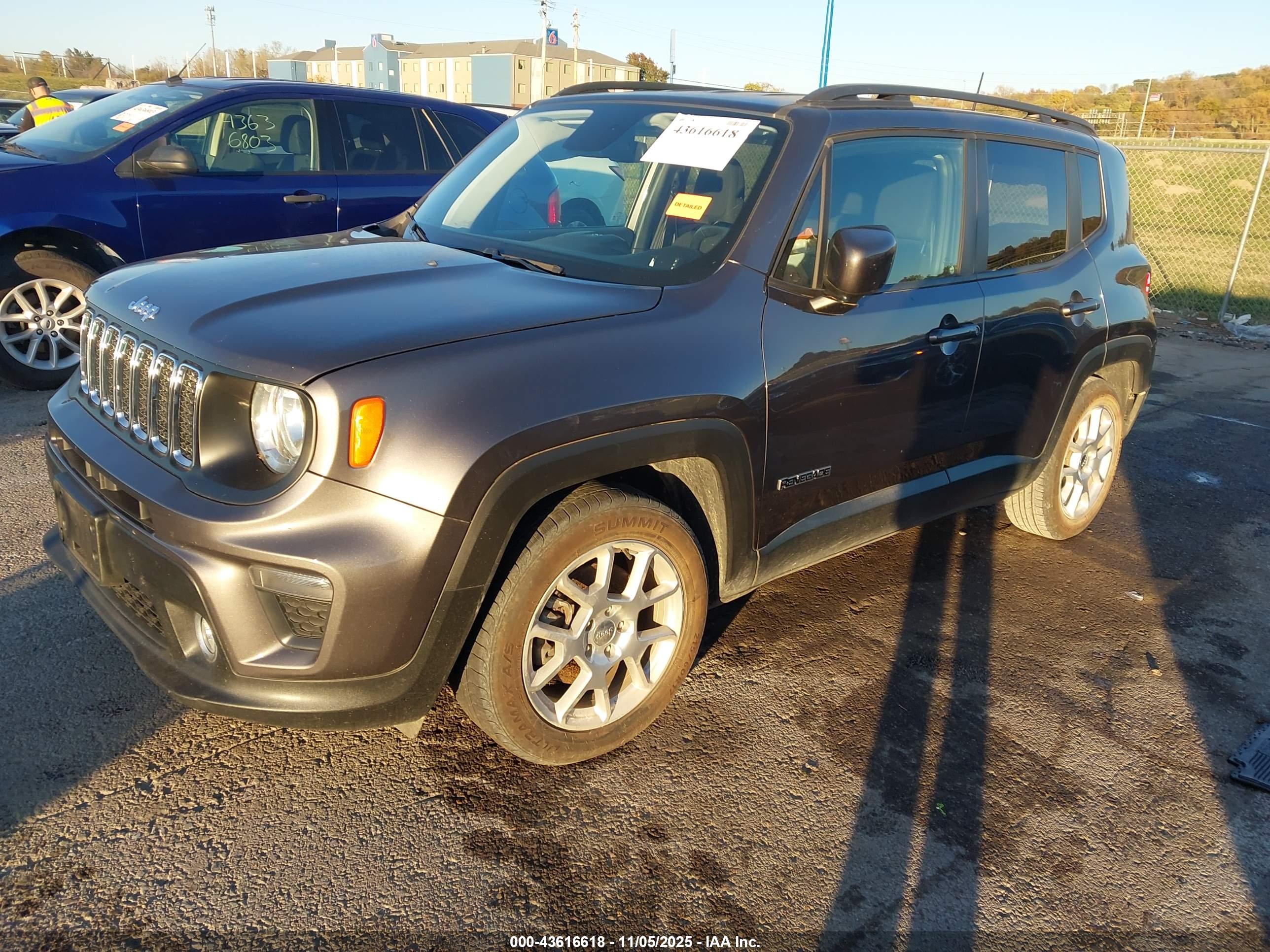 JEEP RENEGADE image 2
